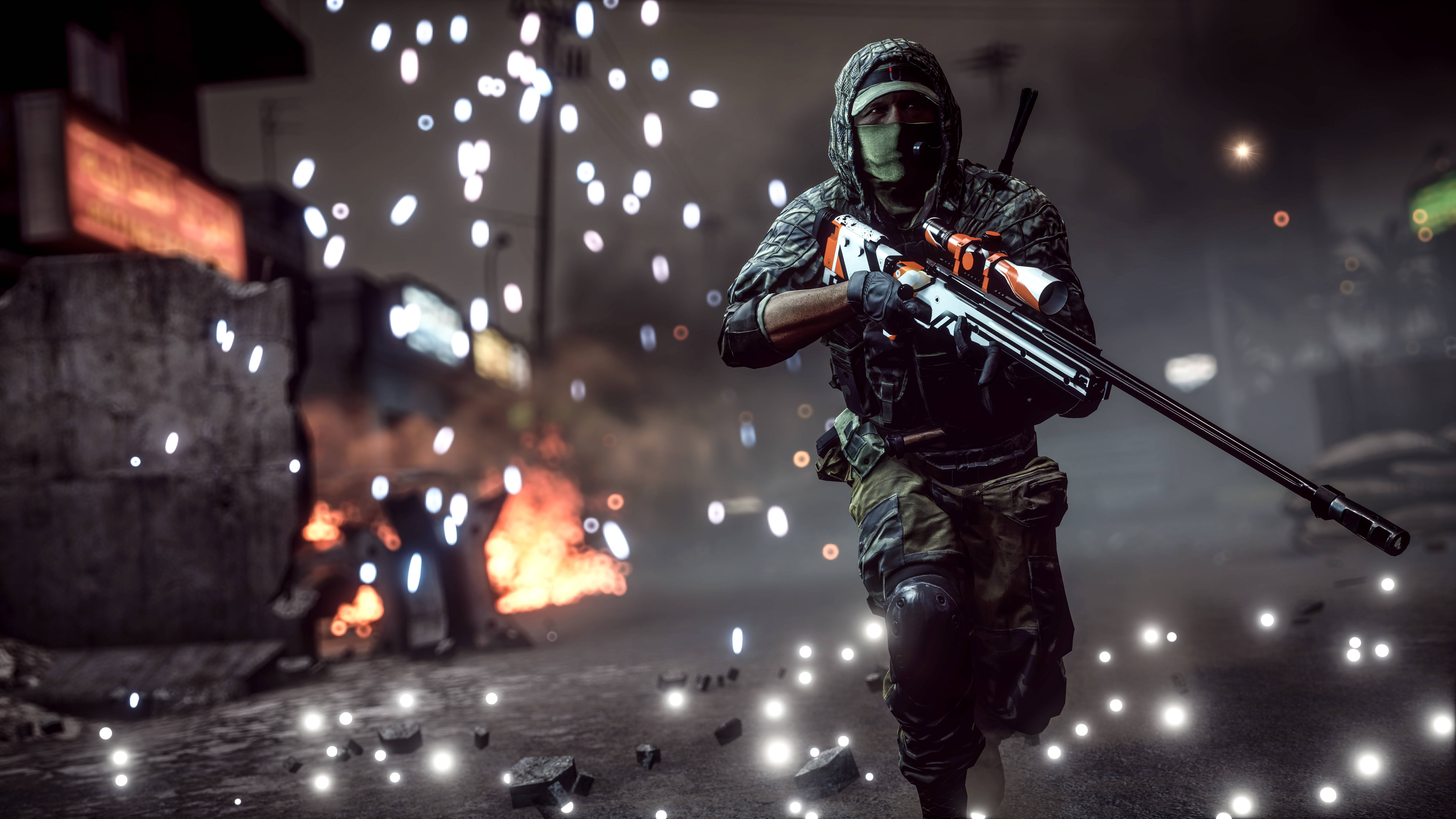 Battlefield 4 桌布 壁紙 — 一名身穿迷彩裝備的士兵在戰火摧殘的城市街道上奔跑，周圍爆炸和火花四濺。