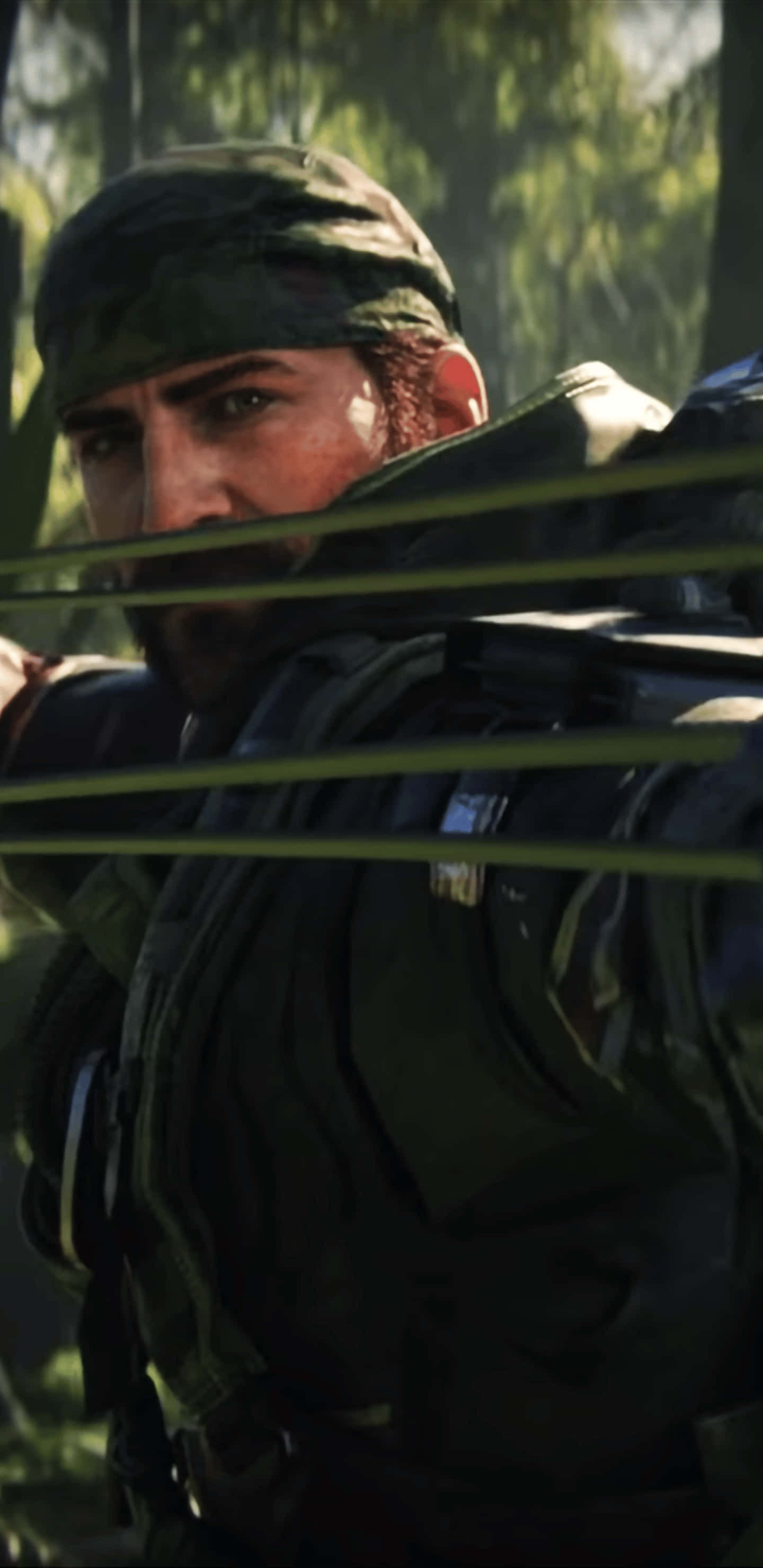 Pixel 3xl Call Of Duty Black Ops 4 桌布 壁紙 — 一名身穿迷彩裝備的士兵在明亮的日光下，穿過森林樹葉，以專注的眼神瞄準弓箭。
