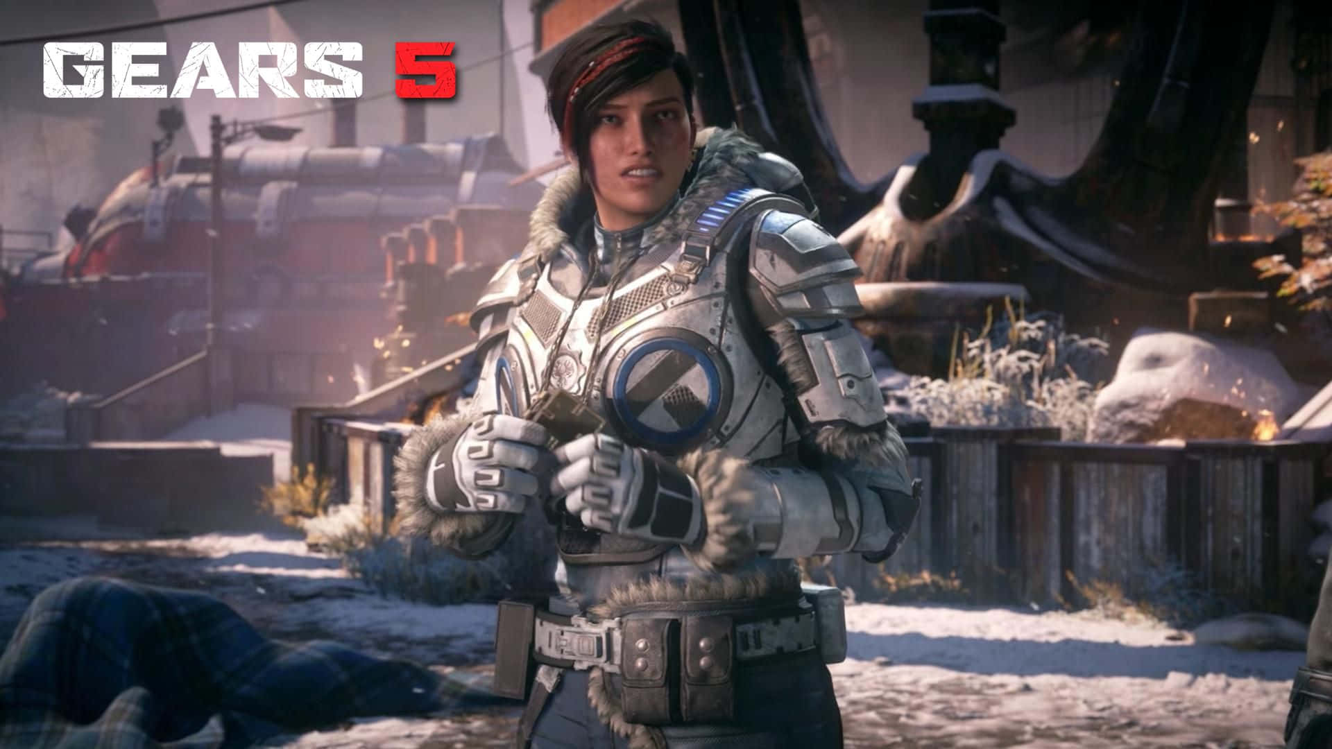 1080p Gears Of War 5 桌布 壁紙 — 一名身穿重型冬季裝甲的女兵在白雪覆蓋的廢墟城市戰場上，在明亮的日光下保持警覺。