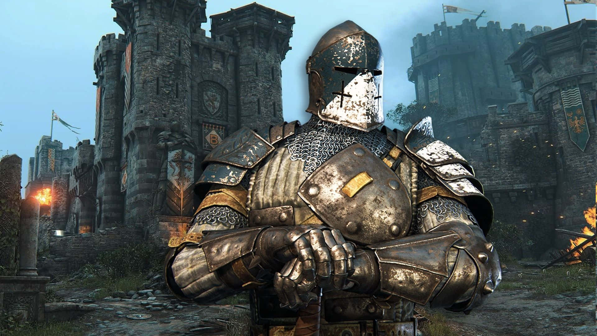 For Honor 桌布 壁紙 — 一名身穿重甲的騎士站在一座破敗的中世紀城堡前，旗幟和火炬在迷霧籠罩的黎明中閃耀。