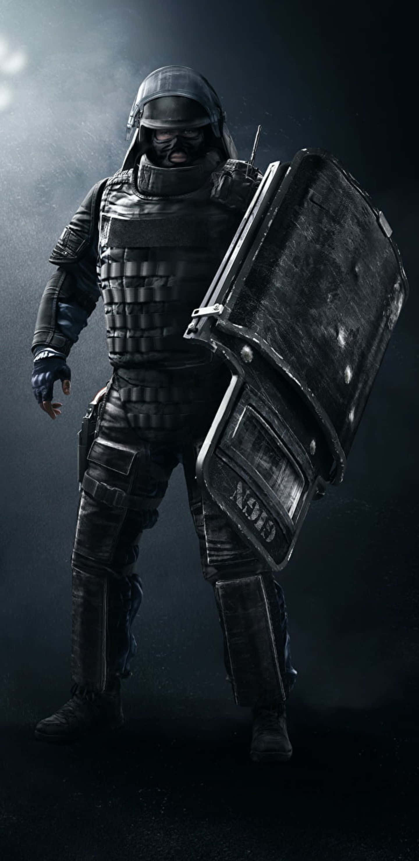 Pixel 3xl Rainbow Six Siege 桌布 壁紙 — 一名身穿重裝的防暴警察站在黑暗煙霧瀰漫的環境中，手持一個大盾牌。