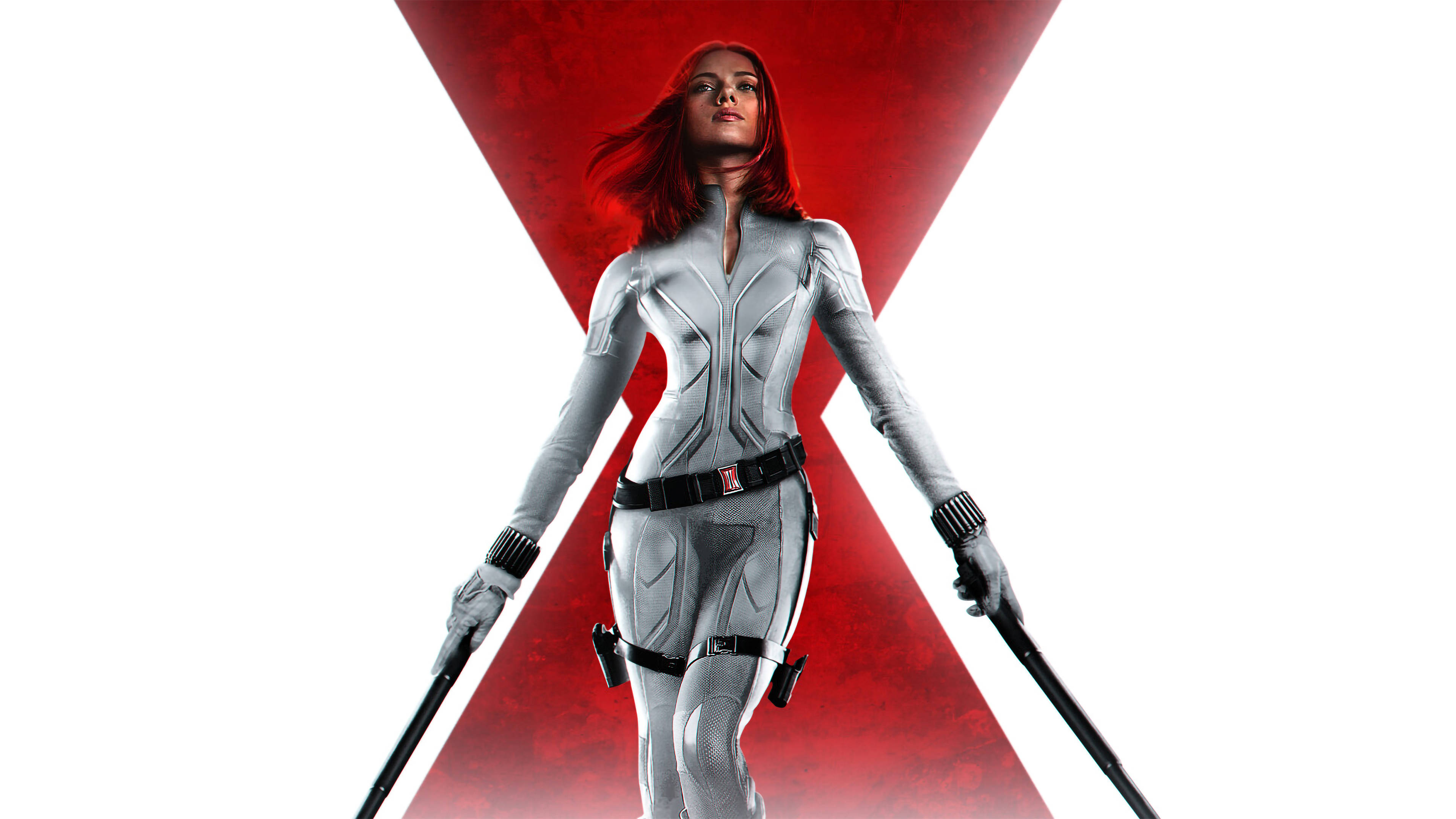 Scarlett Johansson Black Widow 桌布 壁紙 — 一名身穿銀色戰術服的女性自信地站立，手持兩根警棍，背景是醒目的紅色X。