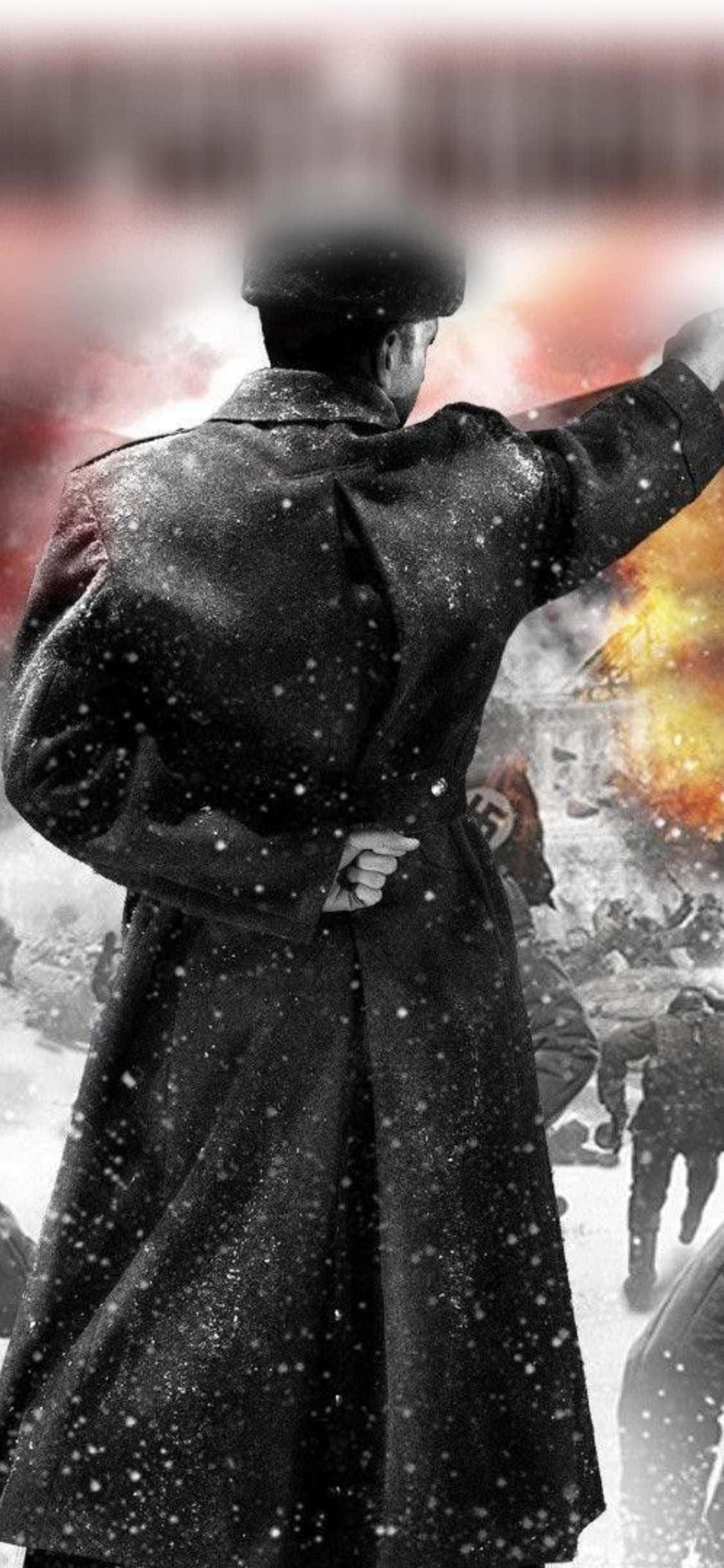 pointing 桌布 壁紙 — 一名身穿長外套的士兵背對著熾熱的爆炸，雪花飄落在飽受戰爭蹂躪的戰場上。