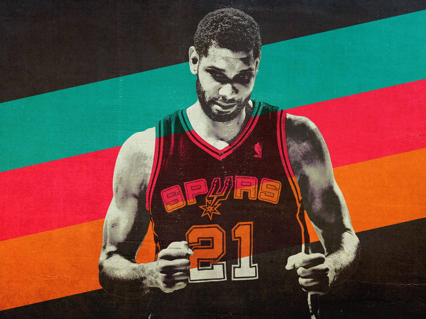 Tim Duncan 桌布 壁紙 — 一名身穿馬刺隊球衣的籃球運動員，在青綠色、紅色和橙色的醒目條紋背景前強烈地站立。