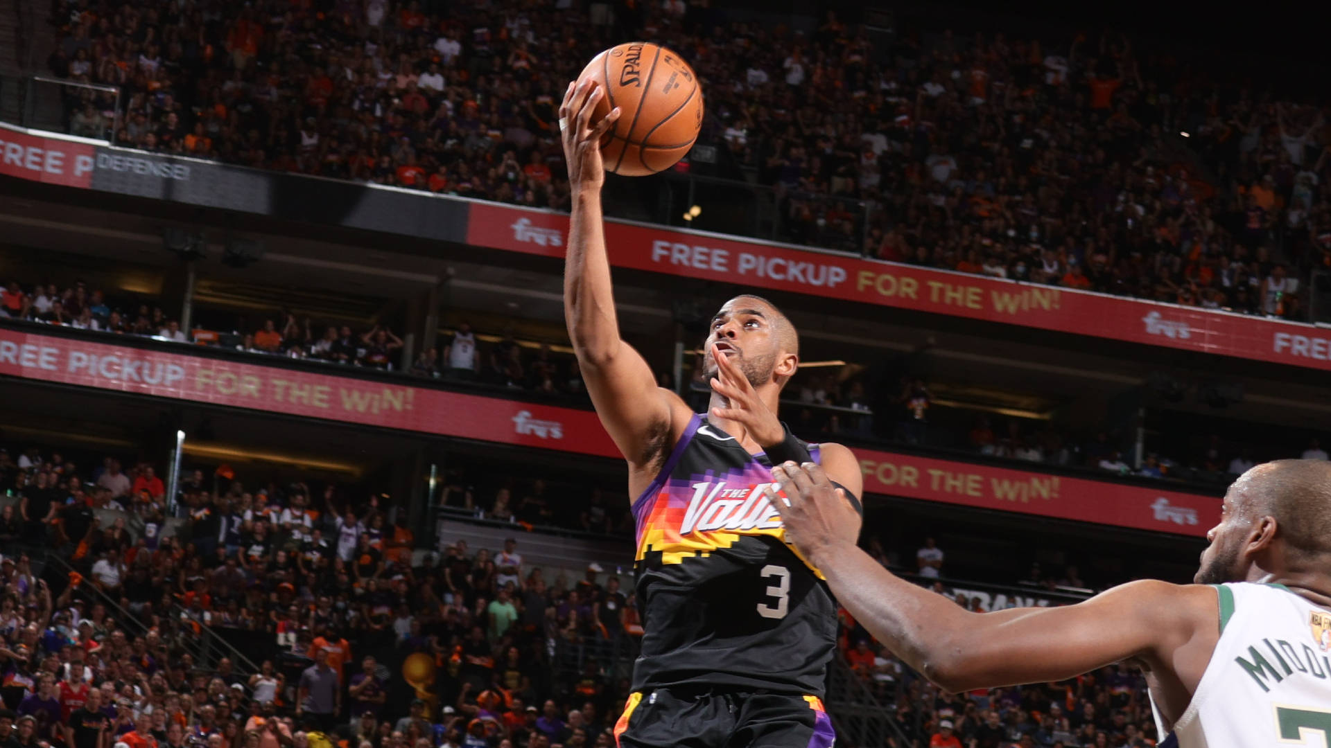 finals 桌布 壁紙 — 一名身穿黑色和紫色Suns球衣的籃球運動員跳起投籃，而一名身穿白色球衣的防守球員伸手阻擋。