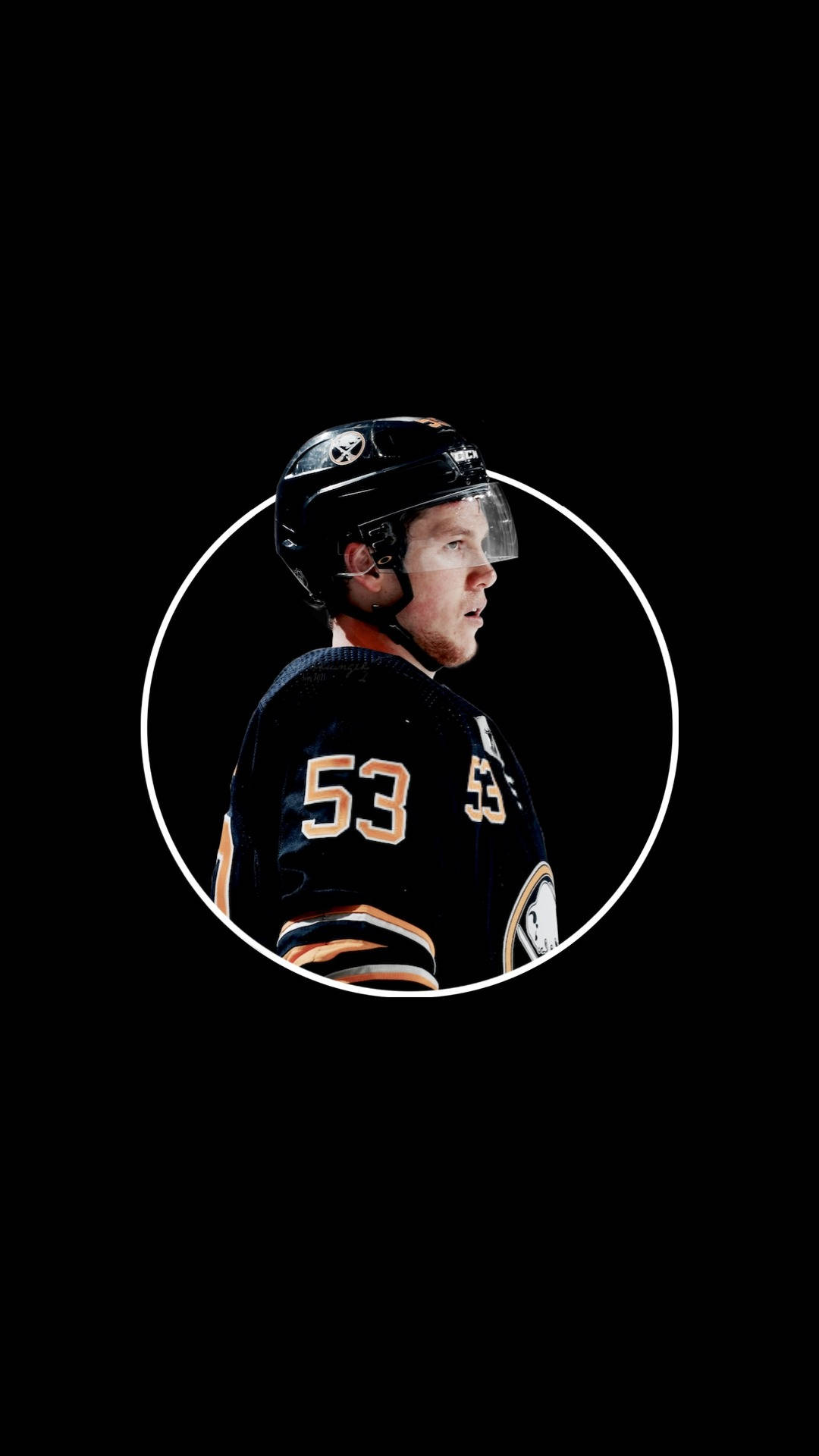 hockey 桌布 壁紙 — 一名身穿黑色球衣、號碼53的冰球運動員被框在白色圓圈內，背景為純黑色。