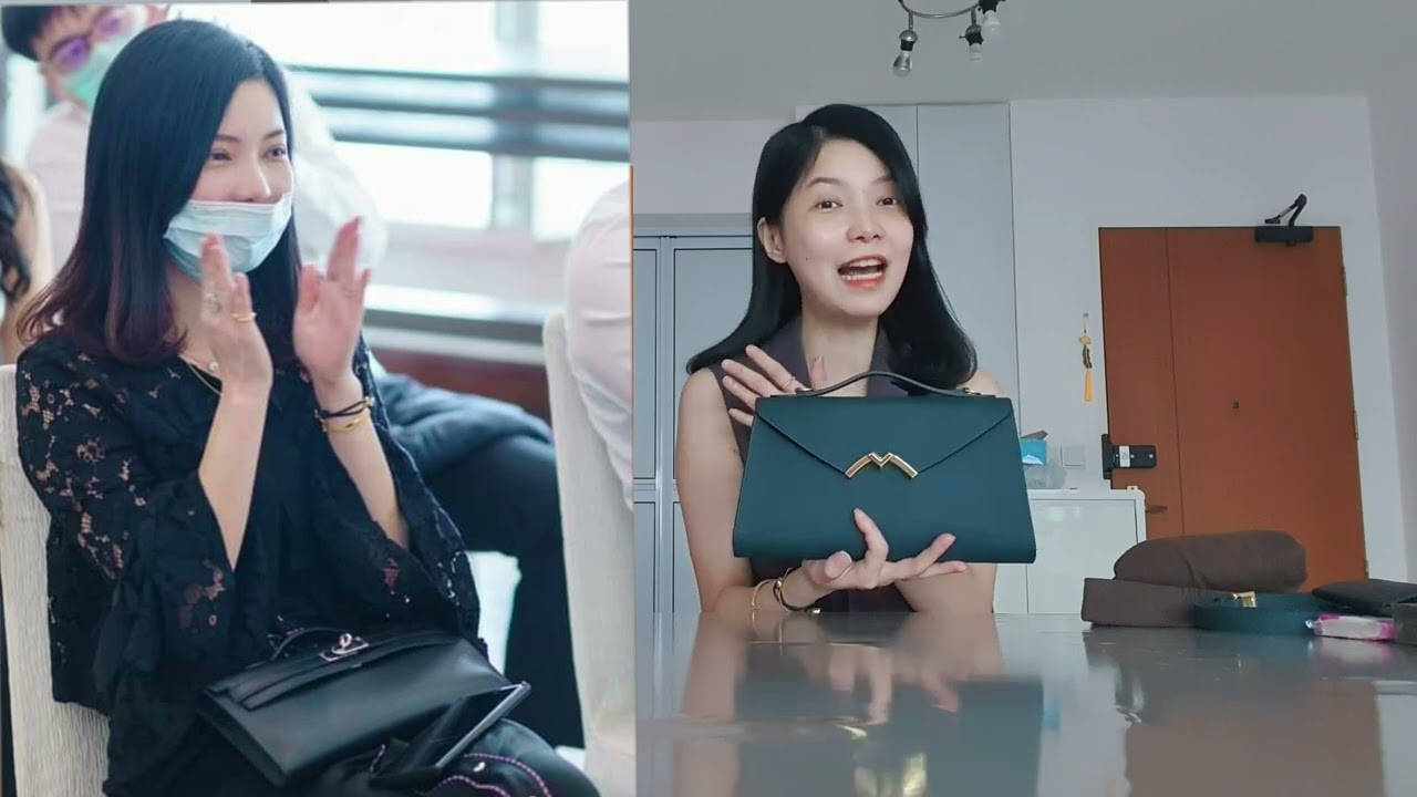Asian Woman 桌布 壁紙 — 一名身穿黑色蕾絲上衣的女子戴著口罩拍手，旁邊另一名女子在室內拿著青綠色手提包。