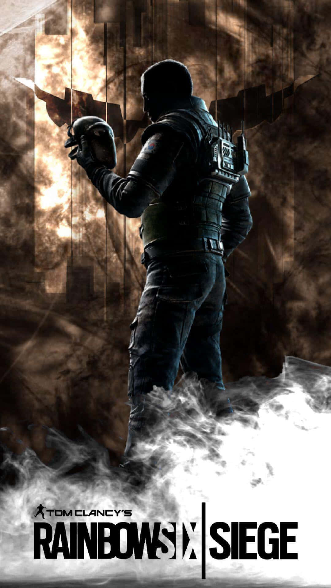 Android Rainbow Six Siege 桌布 壁紙 — 一名身穿黑色裝備的戰術操作員站在煙霧中，手持頭盔，背景是燃燒的城市。