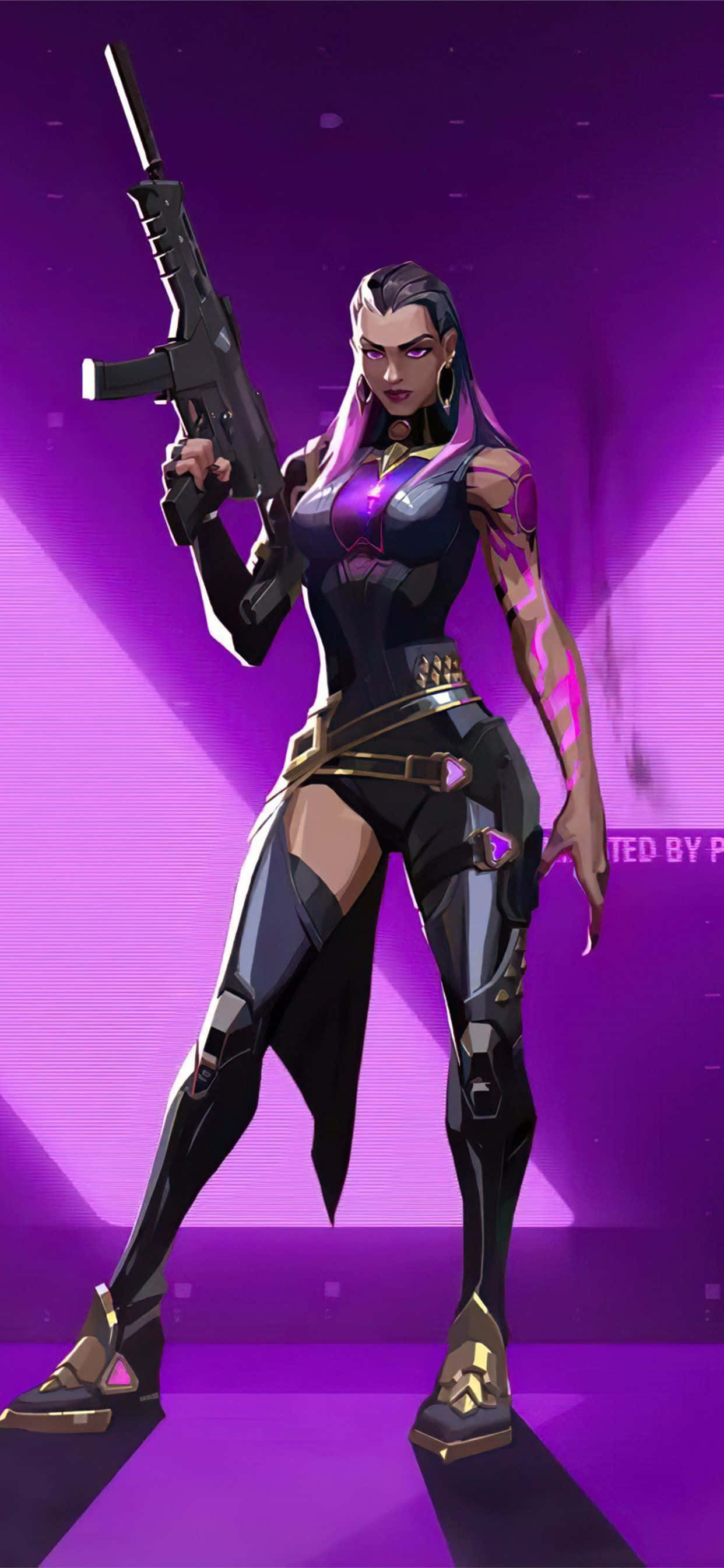 Game Art 桌布 壁紙 — 一名身穿黑金盔甲、兇猛的女兵，在發光的紫色數位背景下手持步槍。