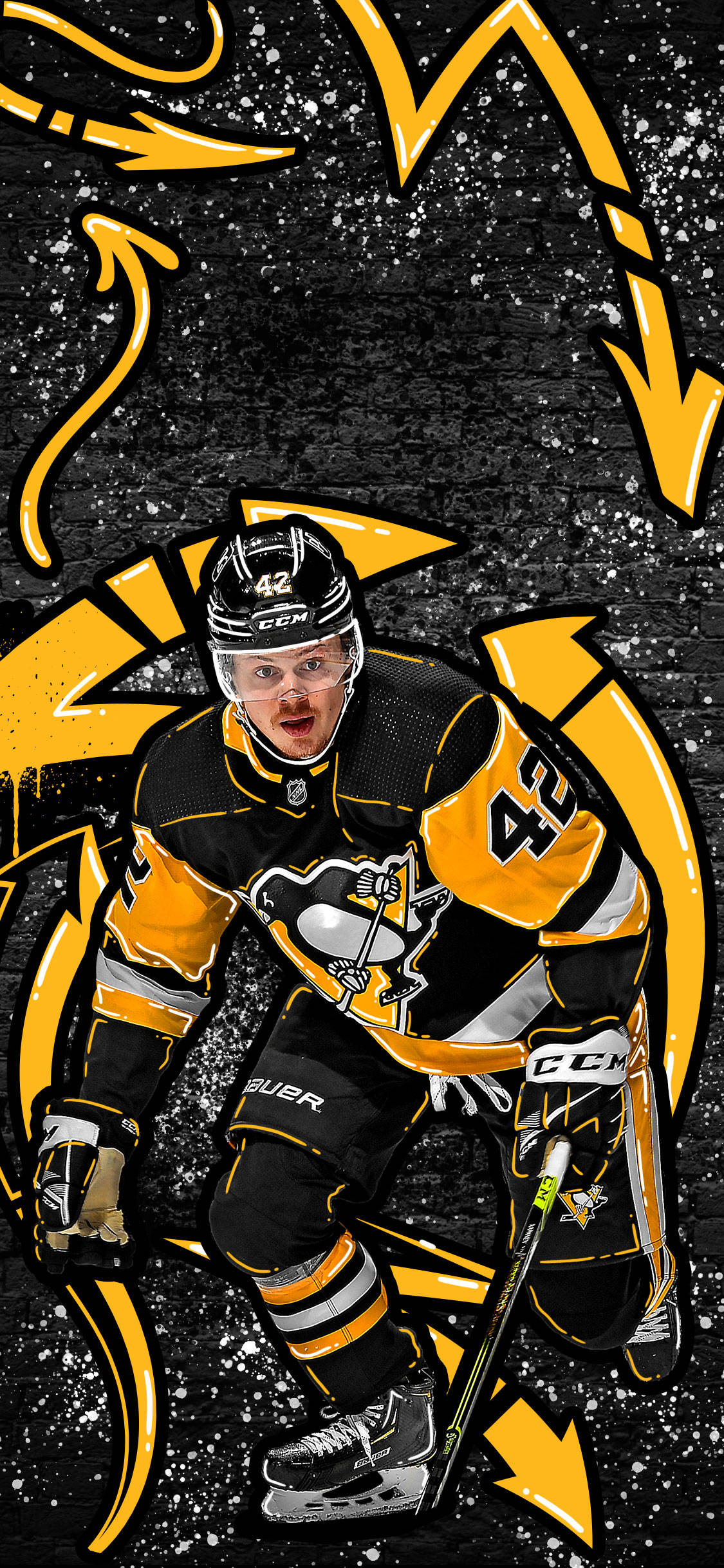 Cool Hockey 桌布 壁紙 — 一名身穿黑金色球衣的曲棍球運動員在帶有鮮明黃色閃電的深色紋理背景前動態蹲下。