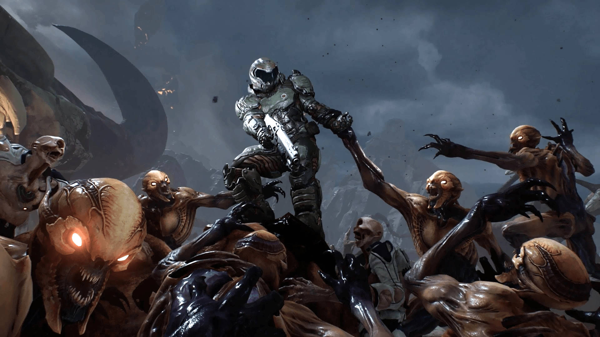 doom HD 桌布 壁紙 — 一名重裝戰士在暴風雨的天空下，挑釁地站在一堆怪誕的外星生物之上。