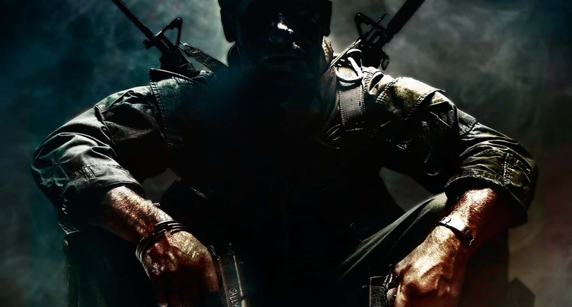 1920x1080 Call Of Duty Black Ops Cold War 桌布 壁紙 — 一名陰影中的士兵身穿戰術裝備，在戲劇性的煙霧和昏暗燈光下握著兩把手槍。