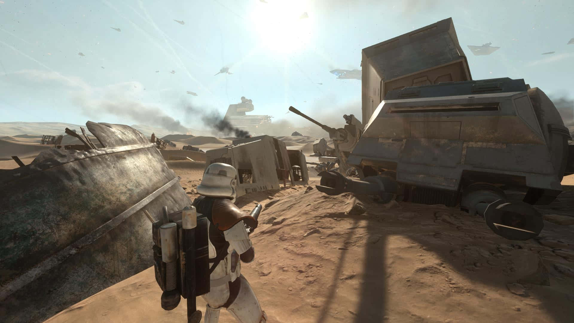 The Battle Of Jakku 桌布 壁紙 — 一名風暴兵站在陽光明媚的沙漠戰場上，周圍是毀壞的AT-AT步行機和散落的碎片。