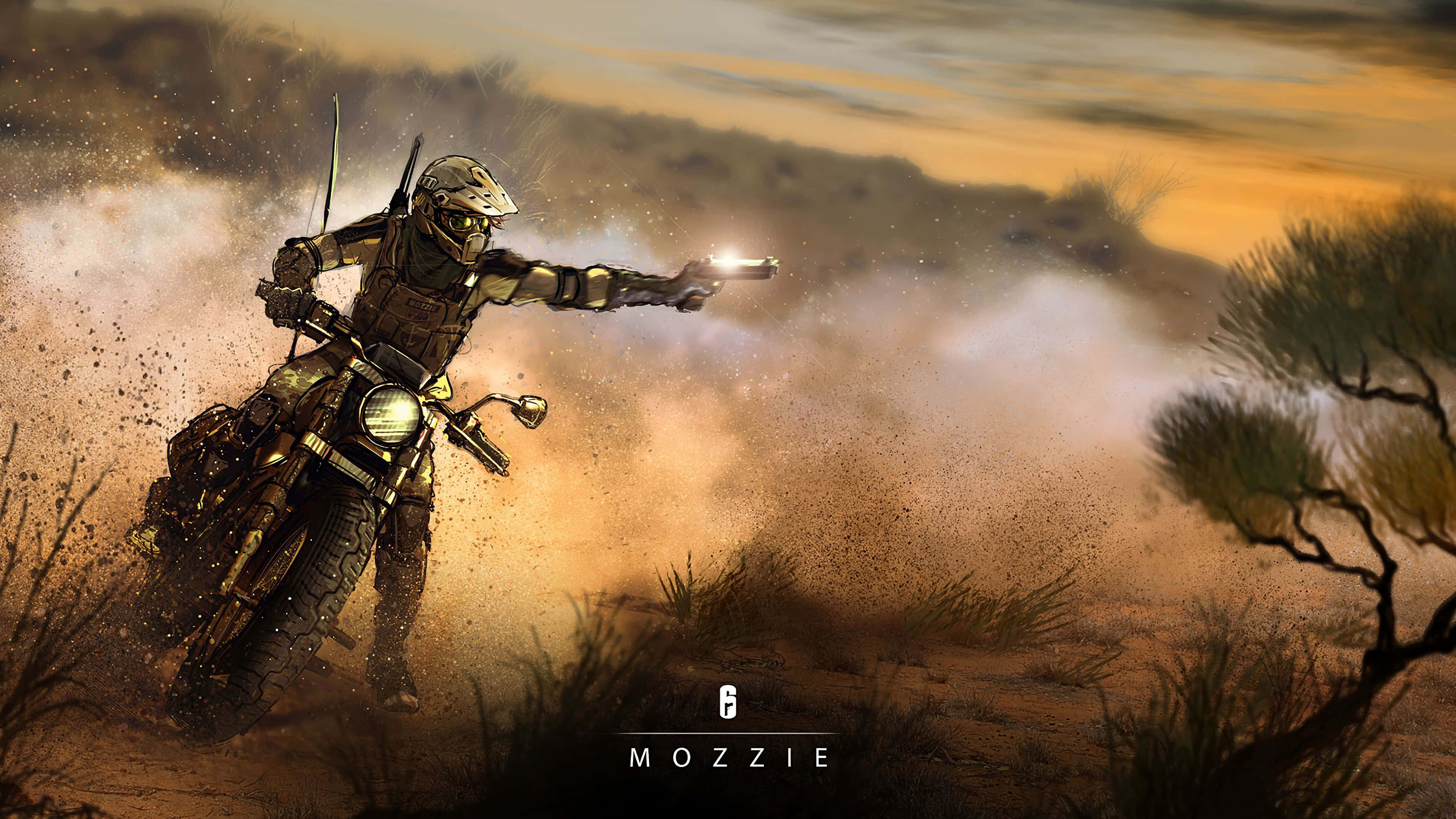 Rainbow Six Siege Mozzie 桌布 壁紙 — 一名騎士騎著堅固的摩托車，在沙漠日落時揚起塵土，同時開槍射擊。