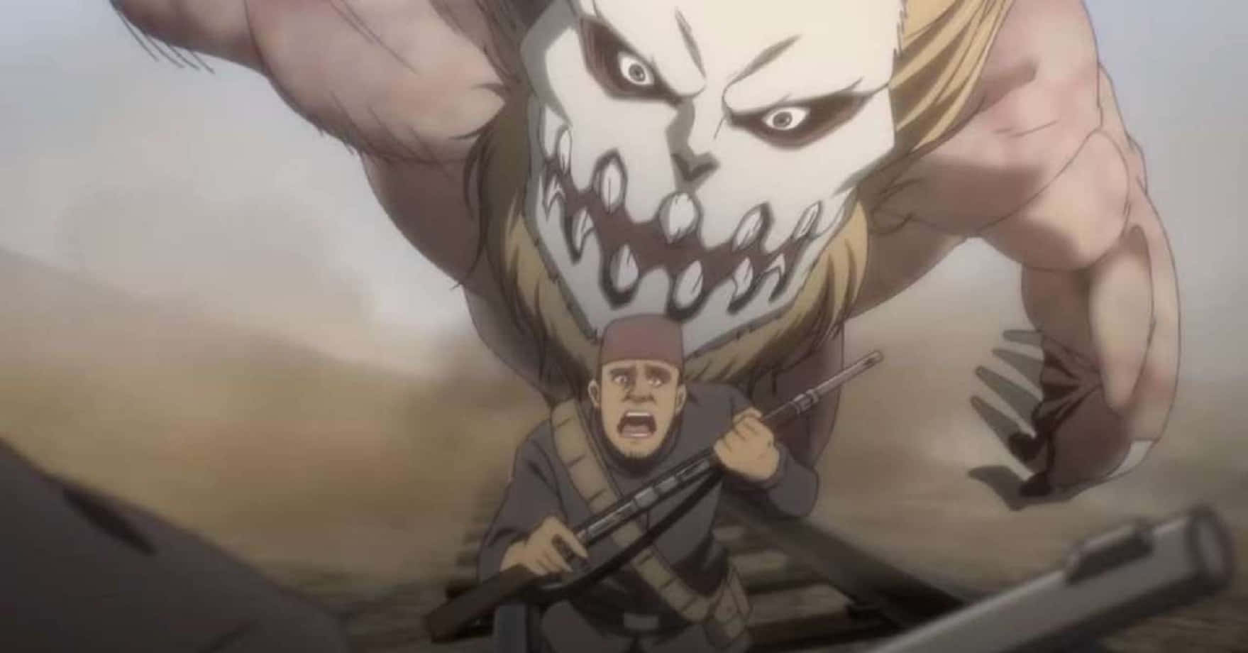 Jaw Titan 桌布 壁紙 — 一名驚恐的士兵向上方的巨大泰坦開槍，泰坦戴著怪異的白色面具和尖牙。