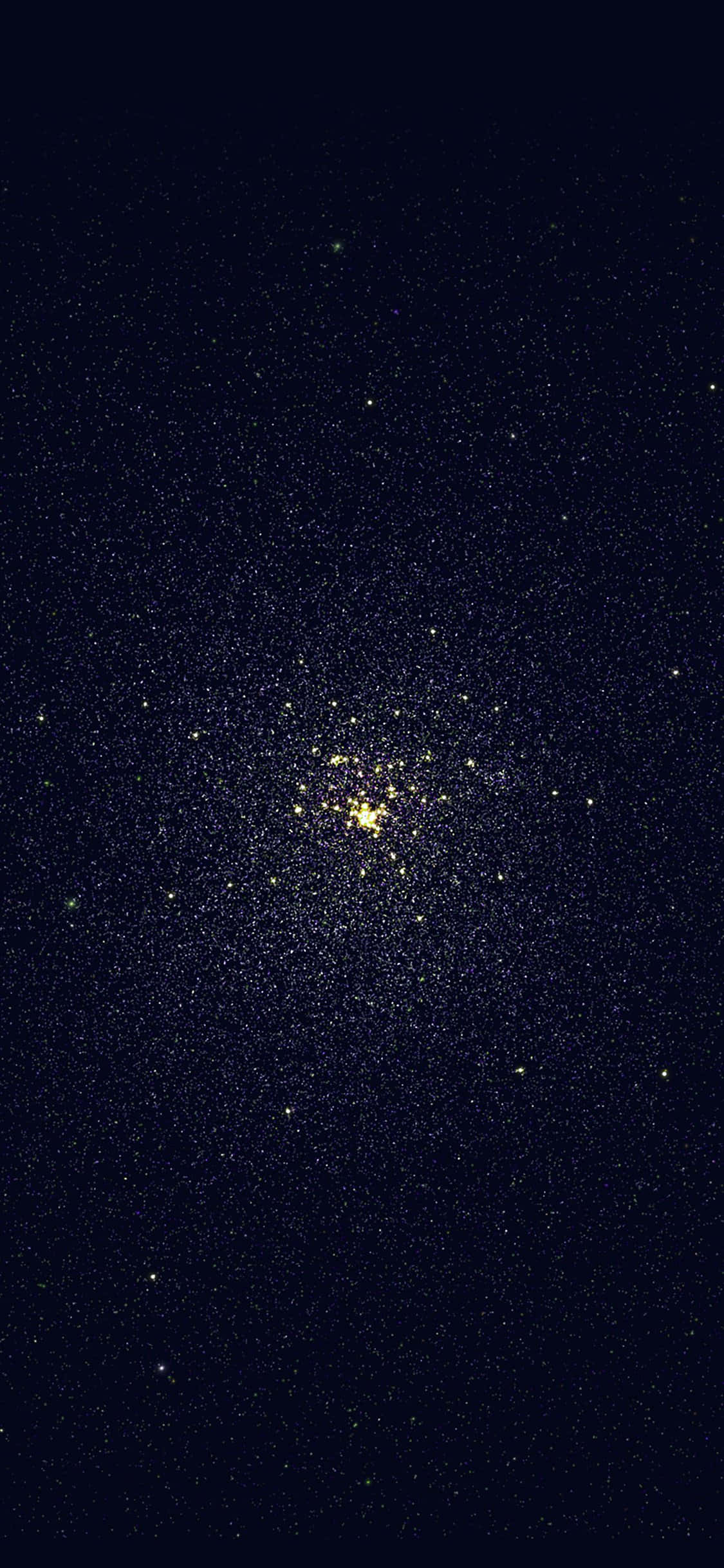 宇宙 桌布 壁紙 — 一團密集的金色星星在廣闊黑暗夜空中央發光，四周散佈著無數光點。