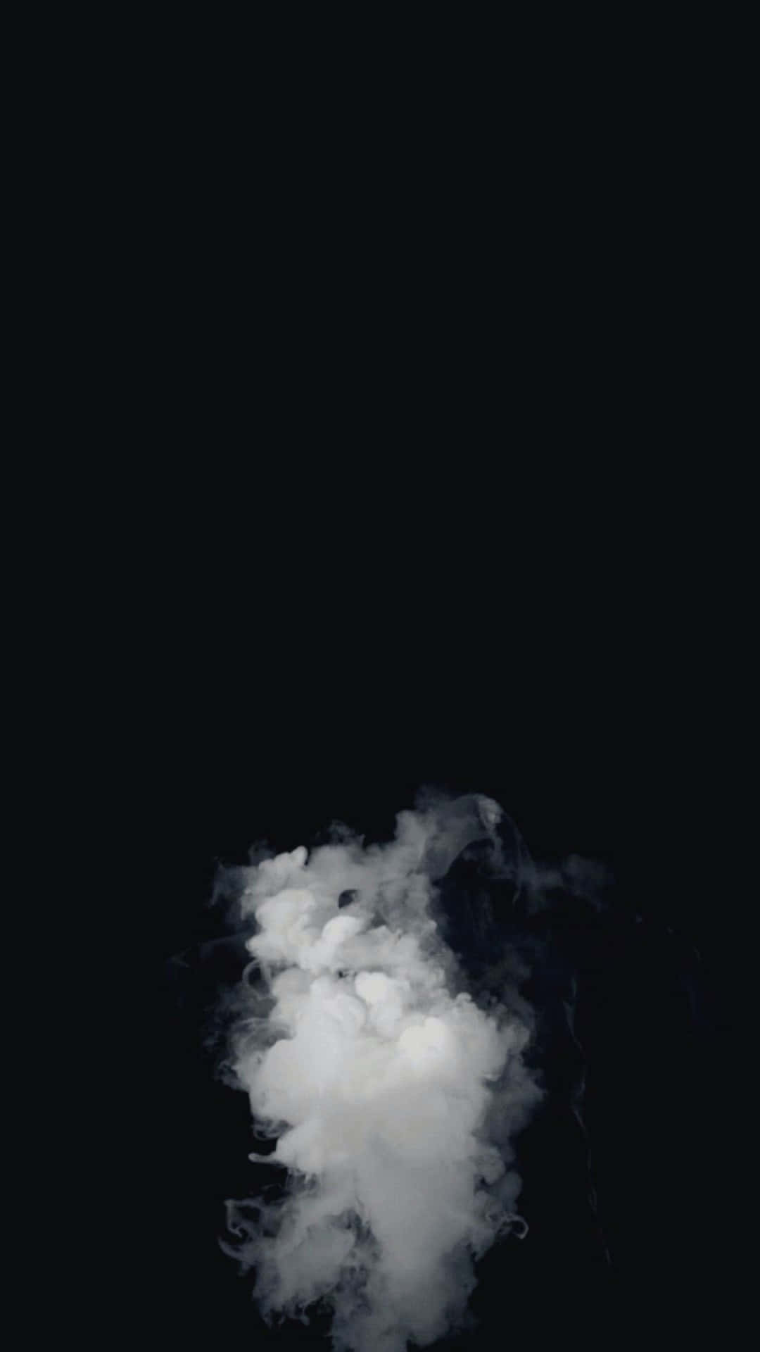 Aesthetic Dark 桌布 壁紙 — 一團翻騰的白煙在純黑背景上飄移，營造出戲劇性的極簡對比。