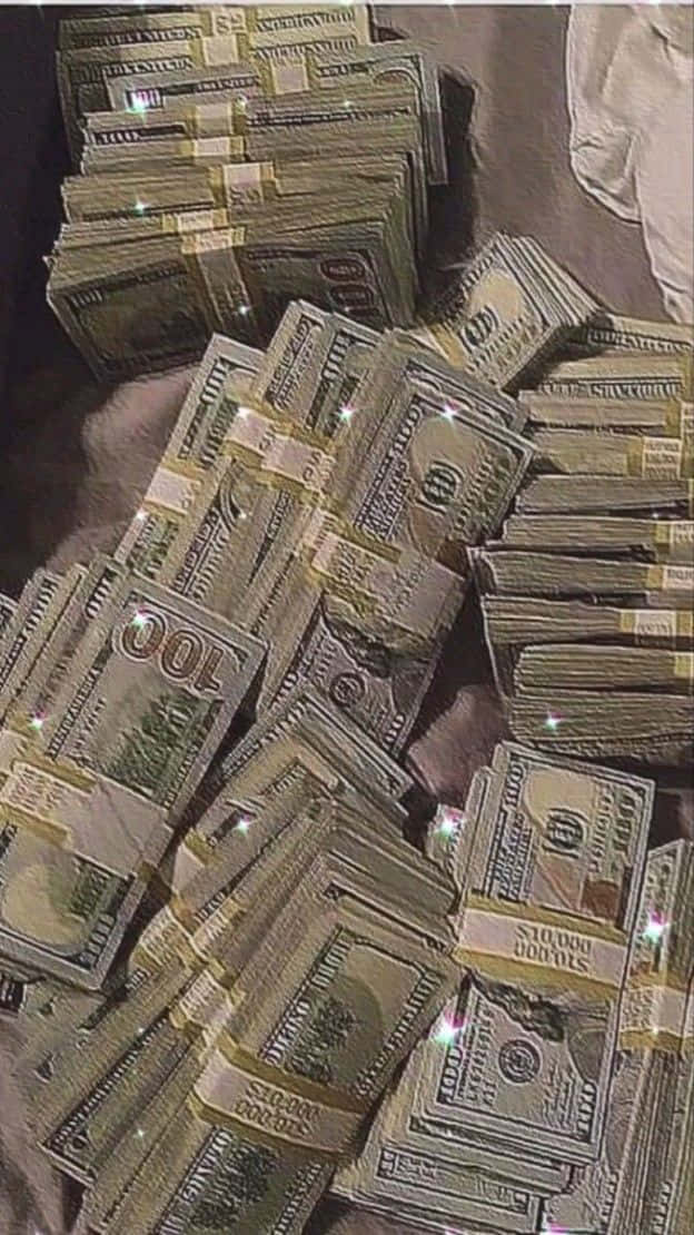 少女風 桌布 壁紙 — 一堆堆百元美鈔散落在深色表面上，閃爍的亮片增添了華麗感。