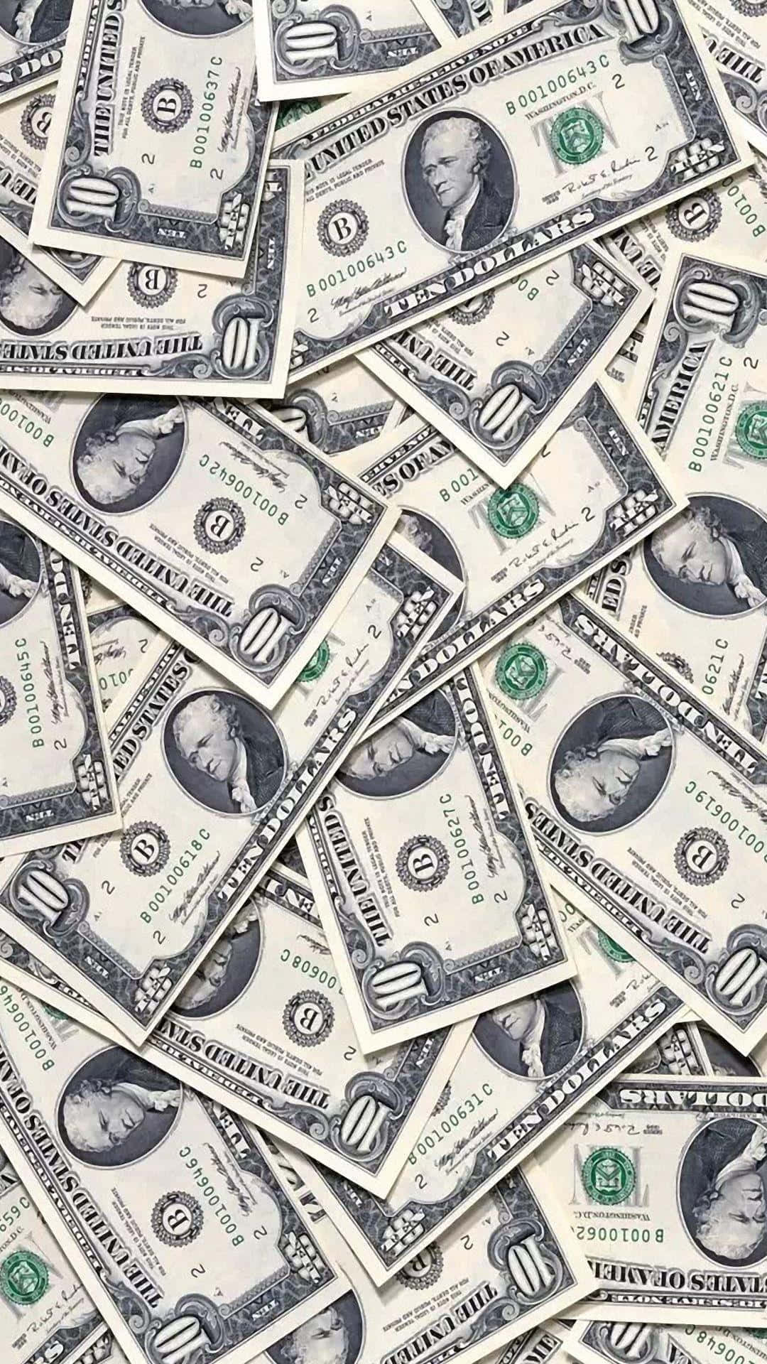 金錢 桌布 壁紙 — 一堆密密麻麻、雜亂重疊的美國十元紙幣，上面有亞歷山大·漢密爾頓和綠色墨水細節。