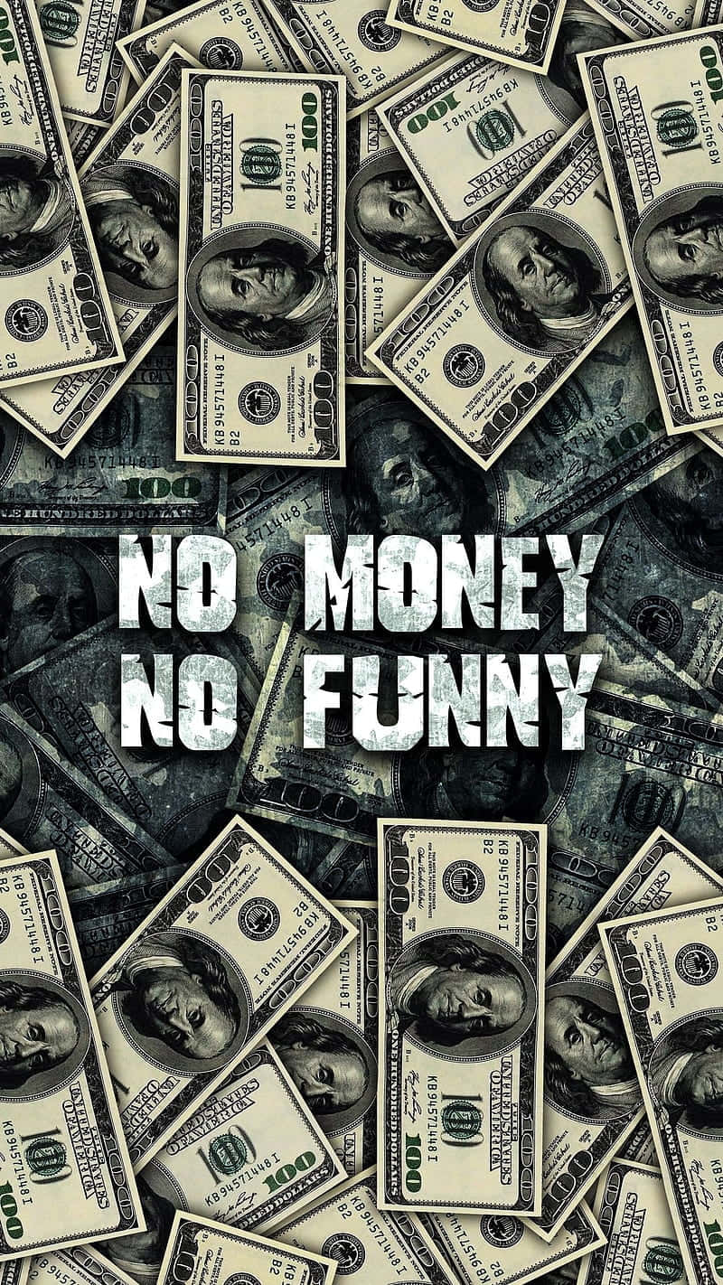 Quote 桌布 壁紙 — 一堆密集的美國一百美元鈔票，上面覆蓋著粗體文字 'NO MONEY NO FUNNY'。