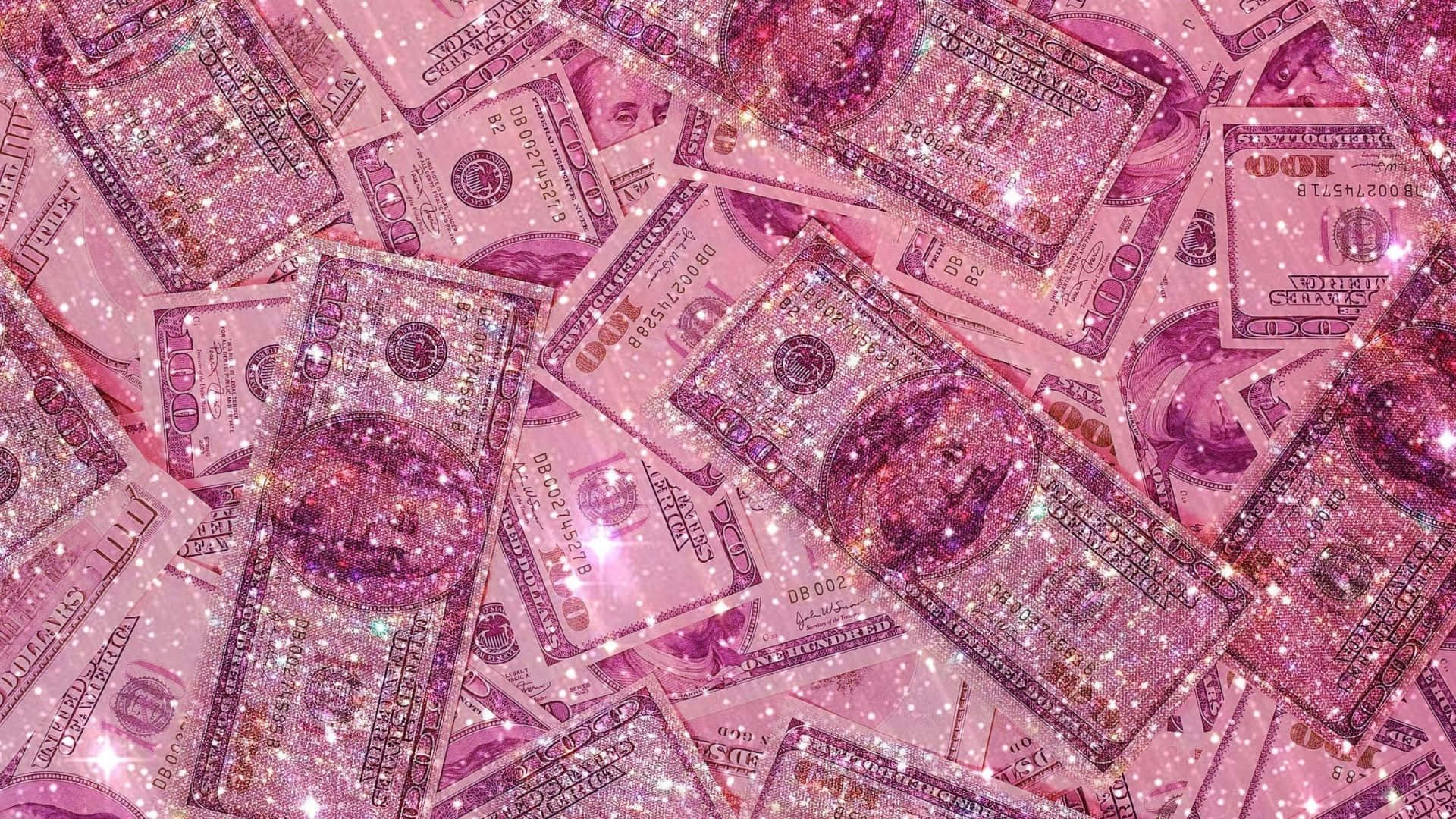 High Resolution Glitter 桌布 壁紙 — 一堆帶有粉紅色調的百元美鈔，閃爍著閃亮顆粒。