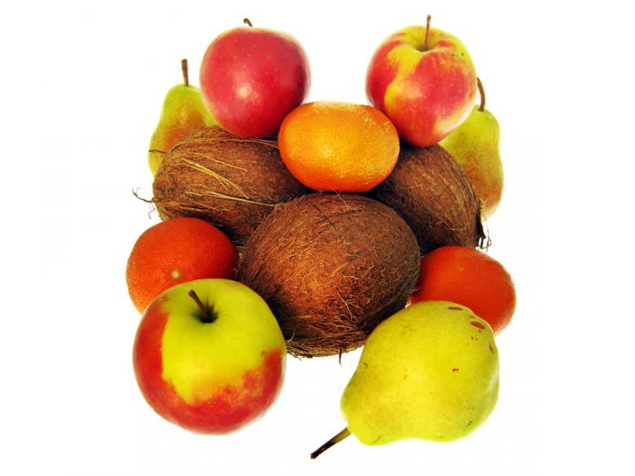 Fruits 桌布 壁紙 — 一堆色彩繽紛的新鮮水果，包括蘋果、梨、椰子和柳橙，在純白色背景上。