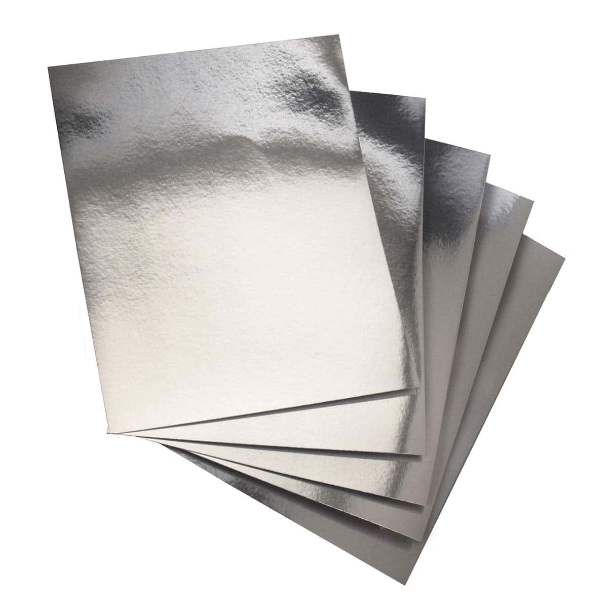 Silver Metallic 桌布 壁紙 — 一堆閃亮金屬銀色薄片在純白背景上展開。