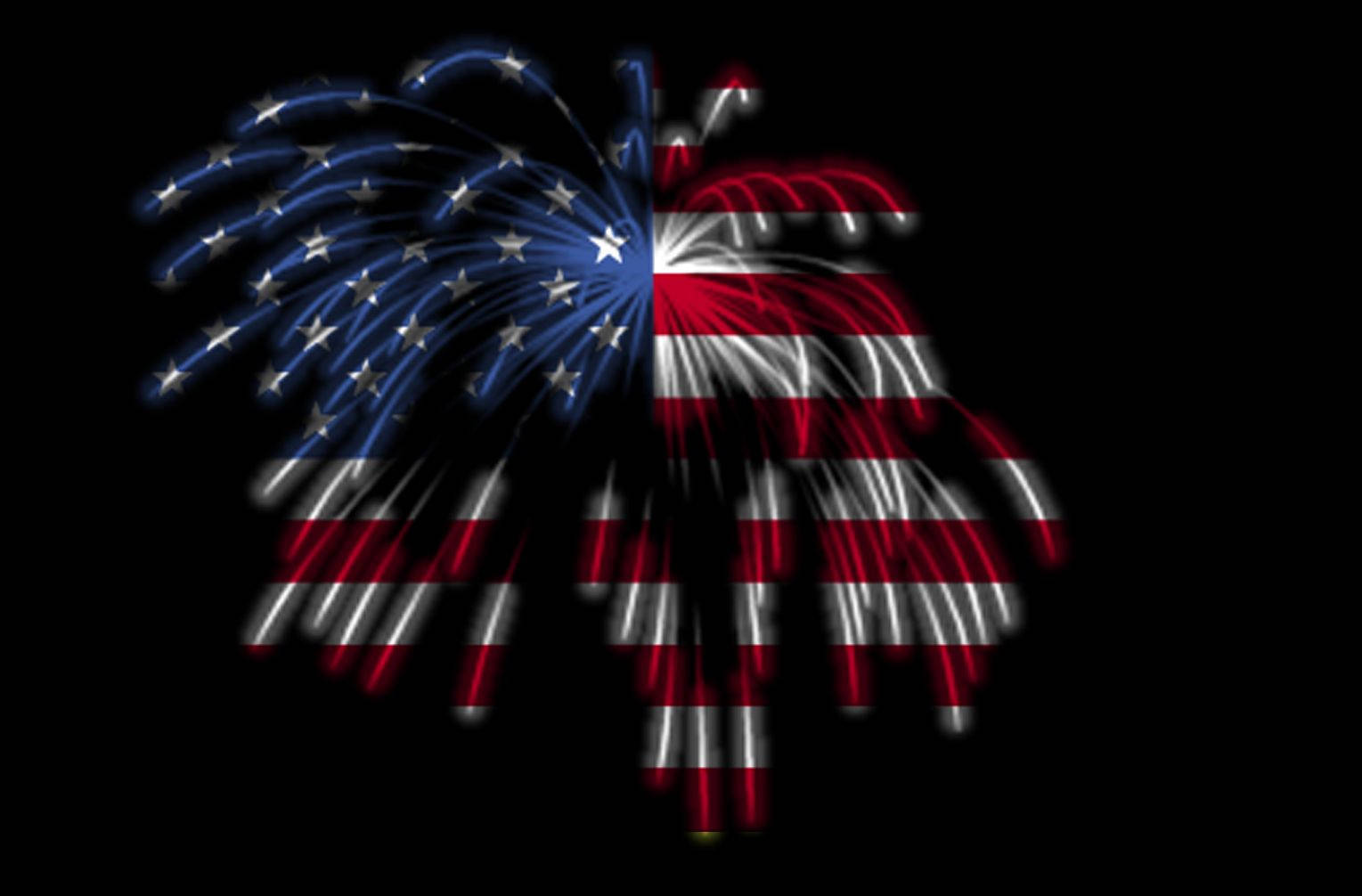 4th Of July 桌布 壁紙 — 一場充滿活力的煙火表演，形狀像美國國旗，在黑色的夜空中綻放。