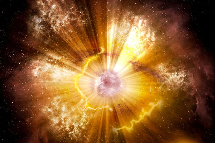 Interstellar Cloud 桌布 壁紙 — 一場宇宙爆炸在佈滿星辰的黑色虛空中，透過旋轉的星雲散發出金色光芒。