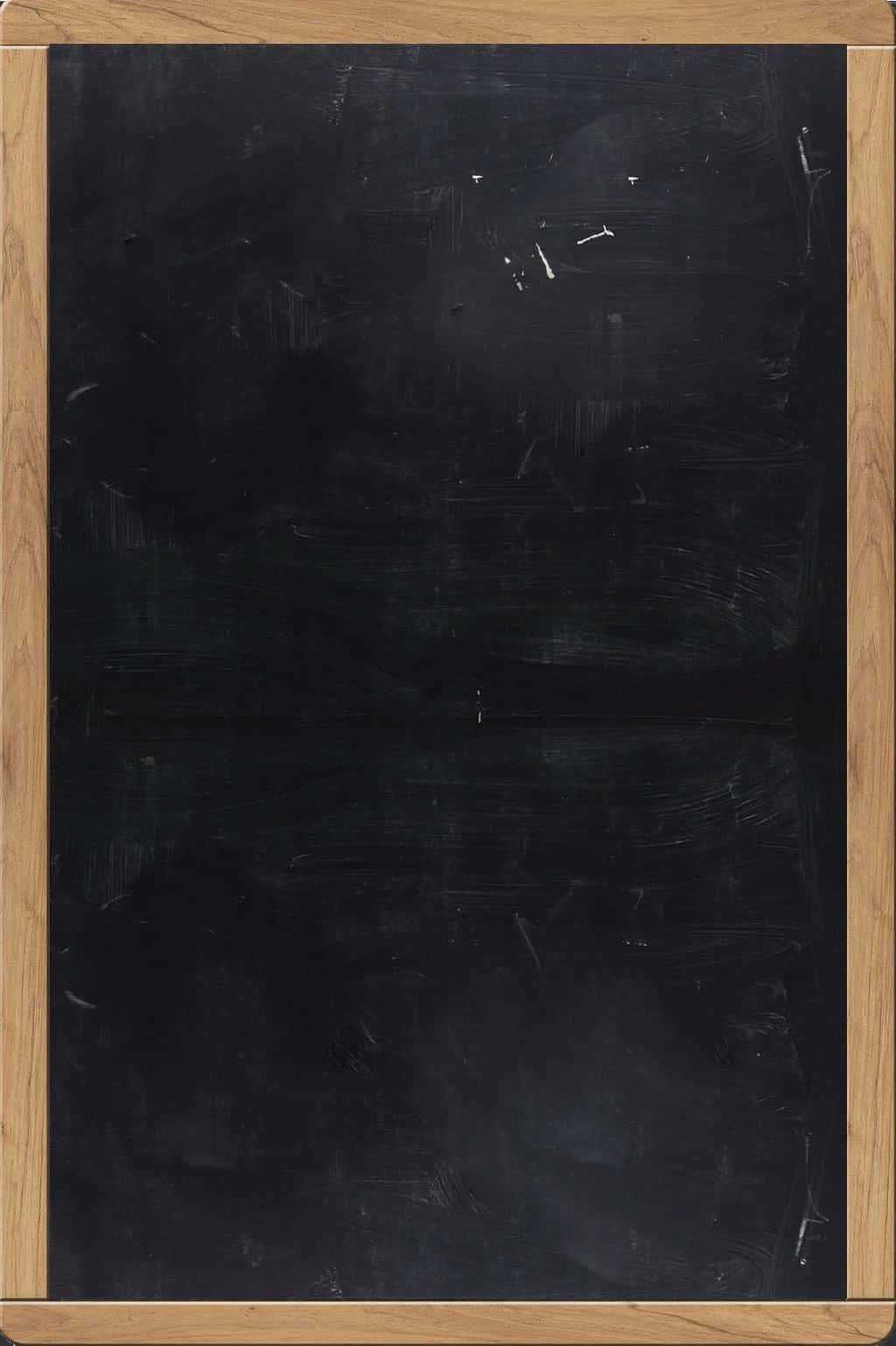 Chalkboard 桌布 壁紙 — 一塊使用頻繁的黑色黑板，帶有淡淡的粉筆污漬和刮痕，鑲在淺色木框內。