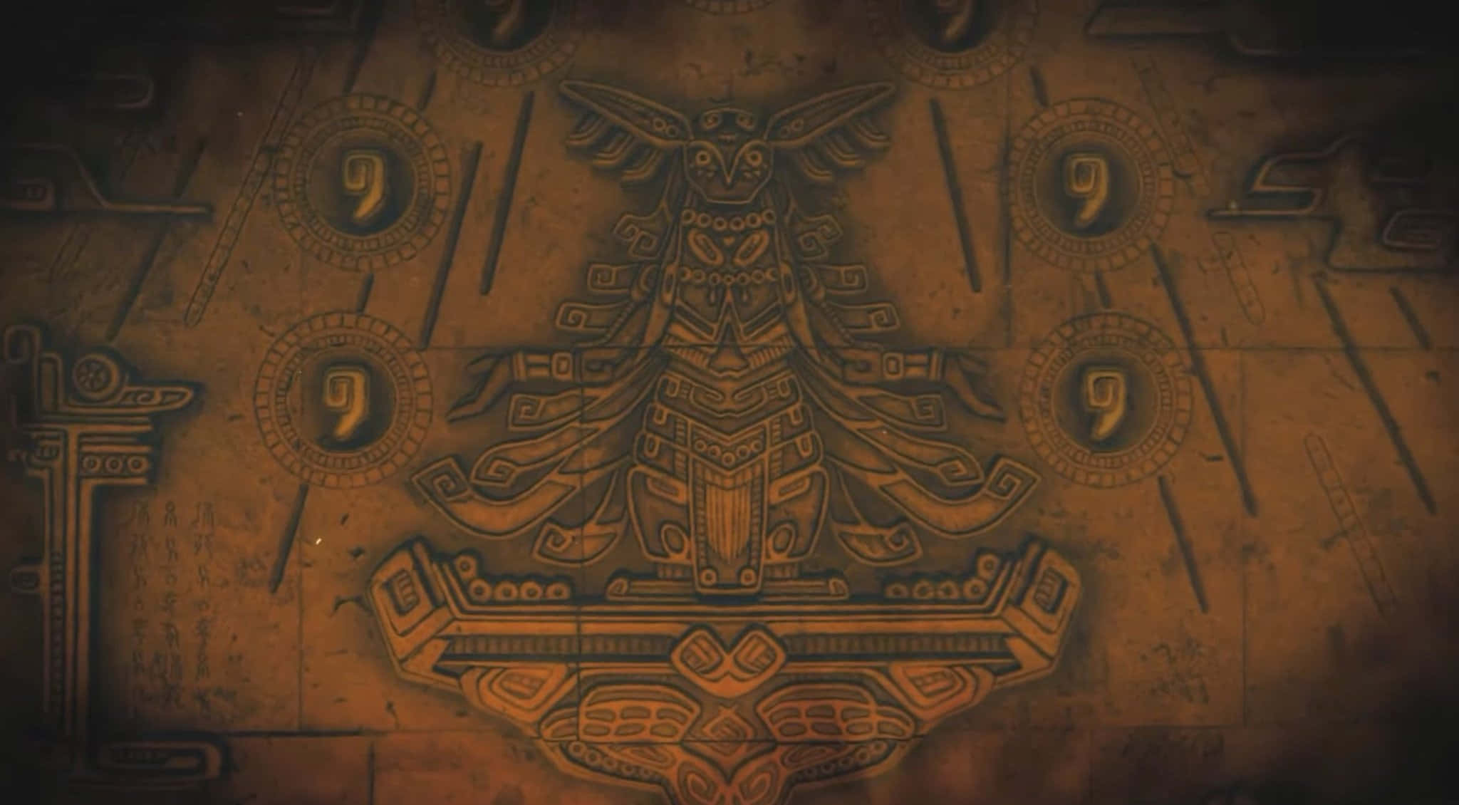 The Legend Of Zelda Tears Of The Kingdom 桌布 壁紙 — 一塊古代雕刻的石板上，中央有一位帶翅膀的神祇，複雜的幾何圖案在昏暗燈光下溫暖地發光。