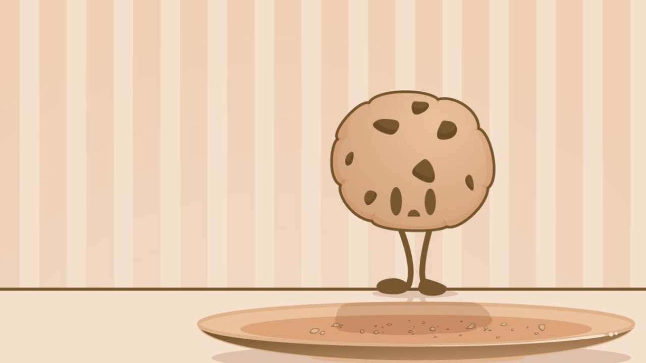 720p Cookies 桌布 壁紙 — 一塊有腳的卡通巧克力餅乾站在盤子上，背景是米色條紋壁紙。