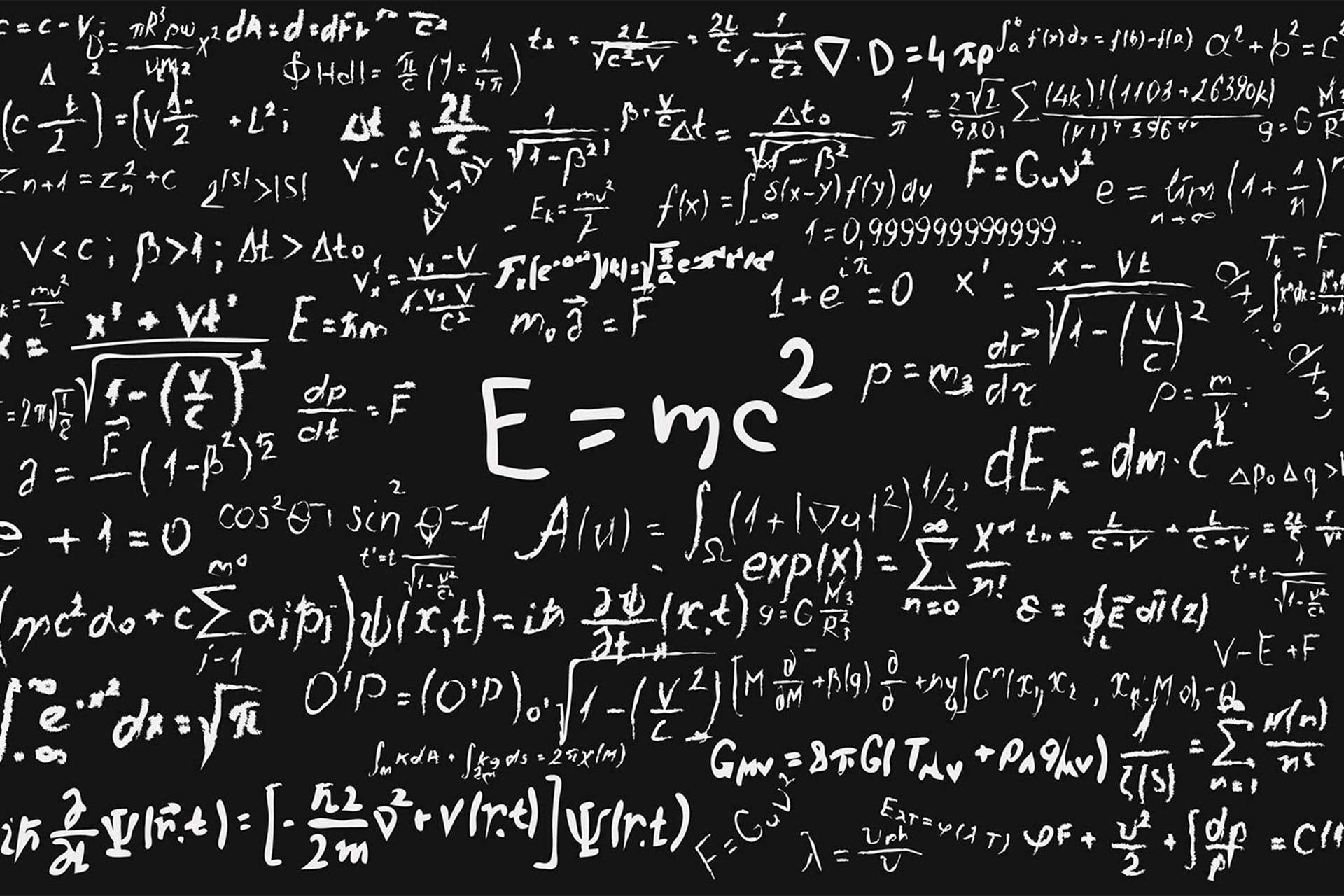 Physics 桌布 壁紙 — 一塊黑板，密密麻麻地覆蓋著發光的白色數學方程式和物理公式，筆跡雜亂。