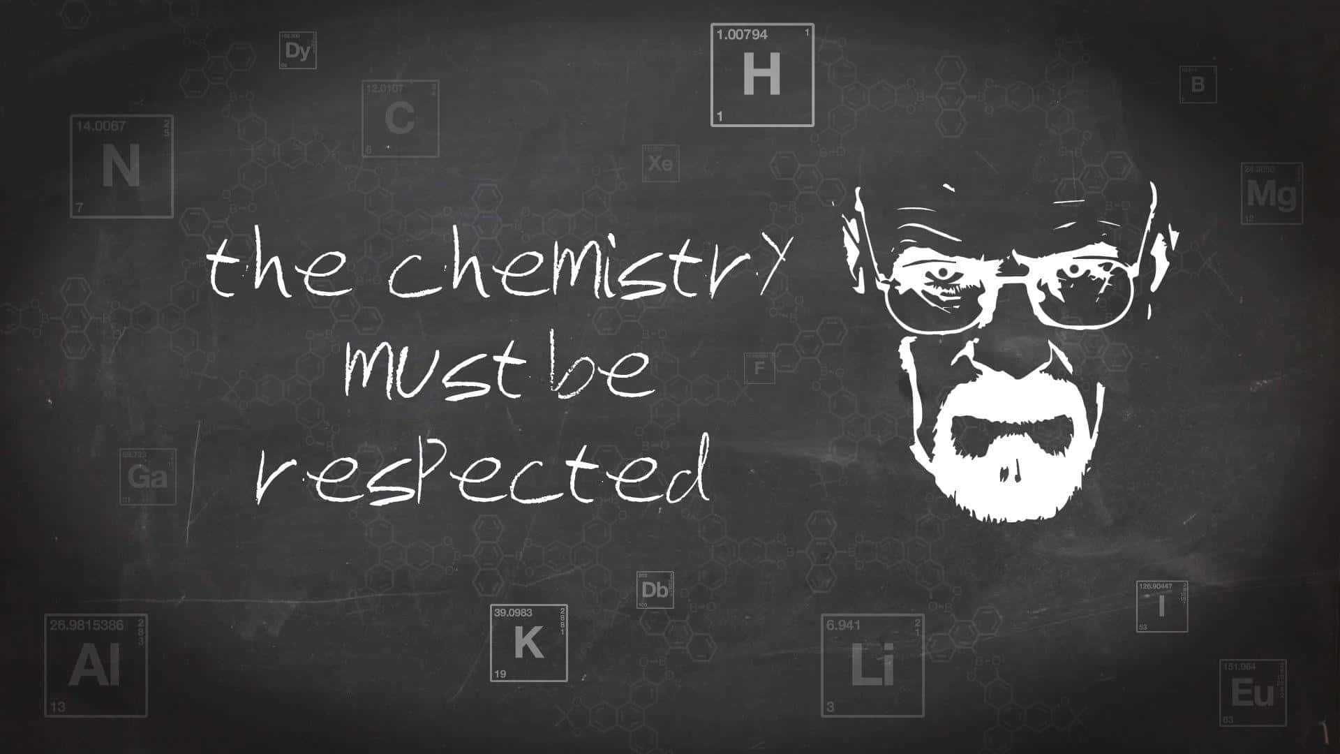 化學 桌布 壁紙 — 一塊黑板顯示了短語「the chemistry must be respected」，旁邊是沃爾特·懷特的白色剪影，周圍環繞著元素週期表元素。