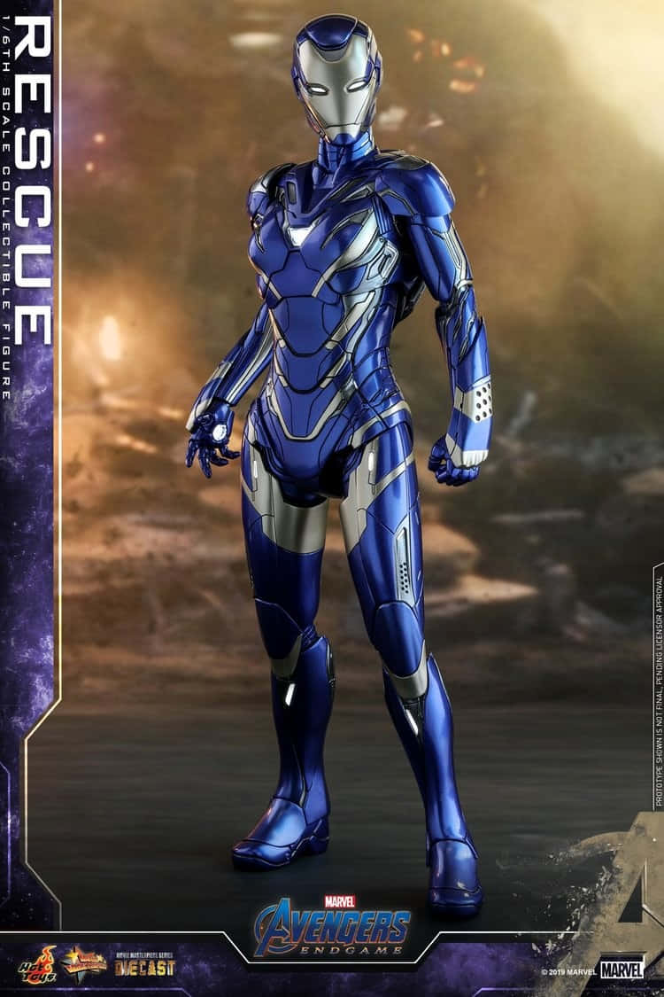 Pepper Potts 桌布 壁紙 — 一套細節豐富的藍銀色鋼鐵人裝甲套裝在煙霧瀰漫的戰場背景下蓄勢待發。