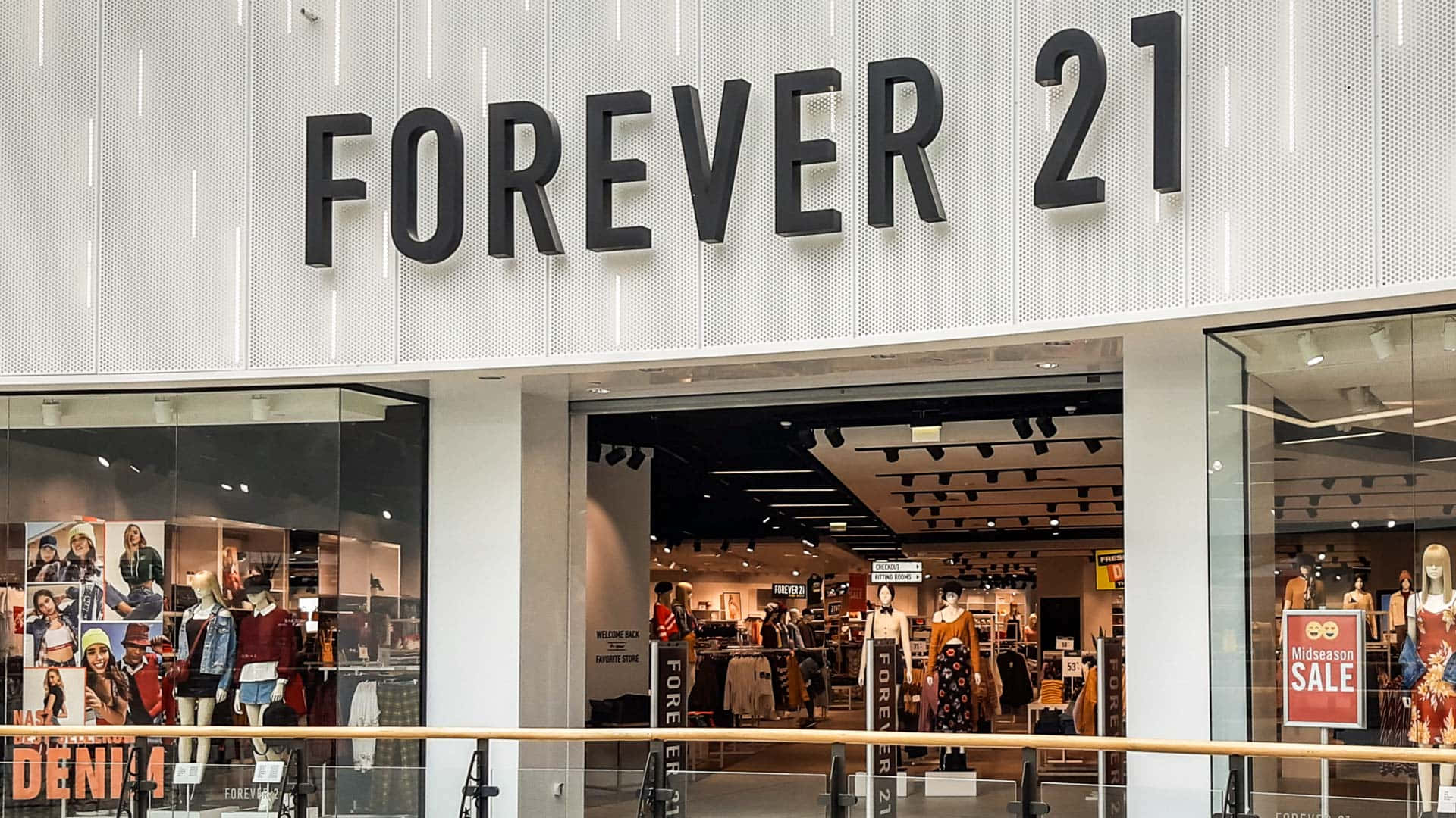 一家店面，上面寫著 Forever 21 壁紙