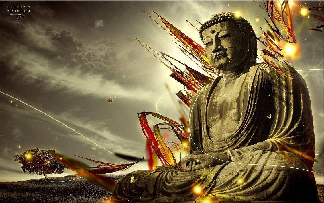 佛陀 桌布 壁紙 — 一尊寧靜的石佛像在暴風雨的天空下散發出金色的光芒，伴隨著火熱的抽象翅膀和發光的粒子。
