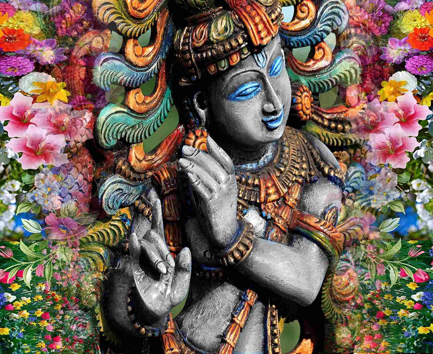 krishna bhagwan 桌布 壁紙 — 一尊寧靜的神像，藍色眼睛和華麗頭飾，被鮮豔多彩的花朵環繞。