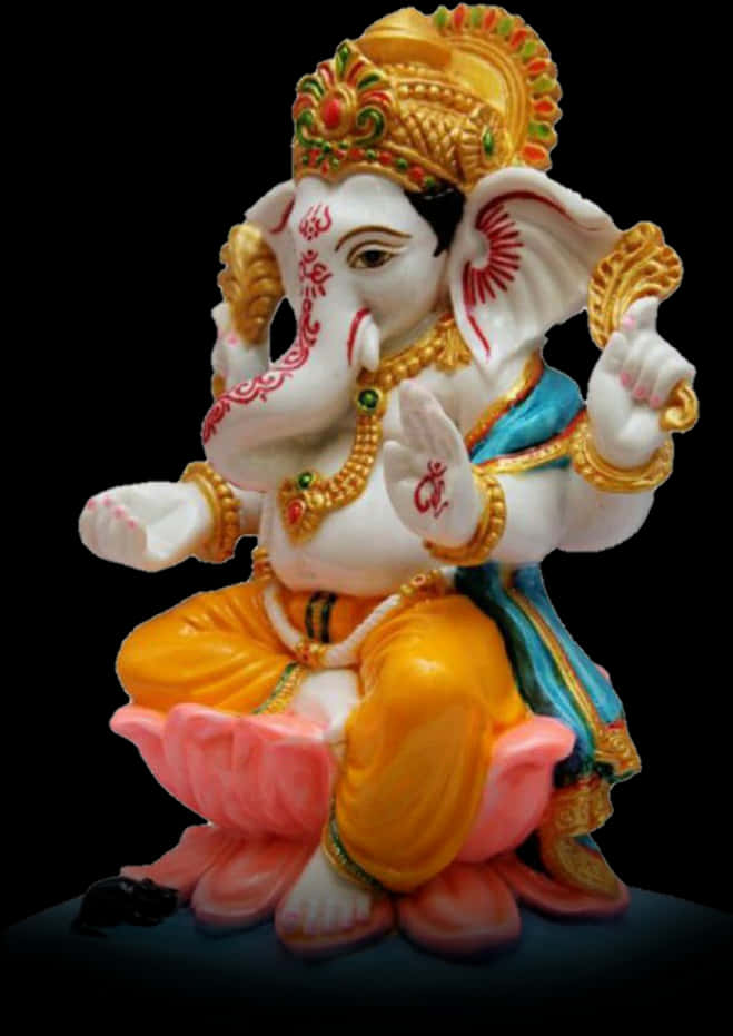 Ganpati 桌布 壁紙 — 一尊色彩鮮豔的象神迦尼薩雕像，坐在粉紅色蓮花上，帶有華麗的金色和紅色細節，背景為黑色。