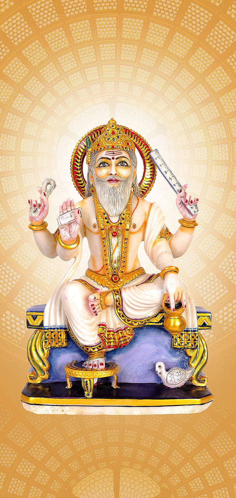 Vishwakarma 桌布 壁紙 — 一尊金色多臂神祇雕像，白色鬍鬚，莊嚴地坐在藍色寶座上，背景是光芒四射的幾何圖案。