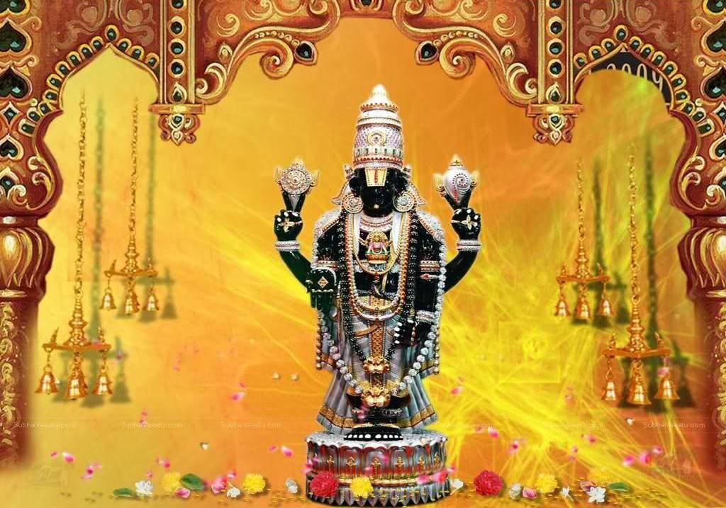 Venkateswara 桌布 壁紙 — 一尊閃耀的黑色神像，飾有黃金珠寶，矗立在裝飾華麗的拱門下，拱門散發著黃色光芒並掛有鈴鐺。