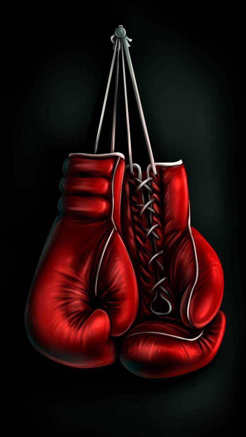 Cool Boxing 桌布 壁紙 — 一對亮面紅色拳擊手套以白色鞋帶懸掛在深色背景上。