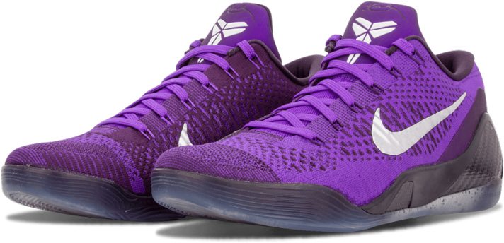 麥可·傑克森 桌布 壁紙 — 一對充滿活力的紫色Nike Kobe運動鞋，帶有白色Swoosh標誌和鞋帶，置於純黑色背景上。