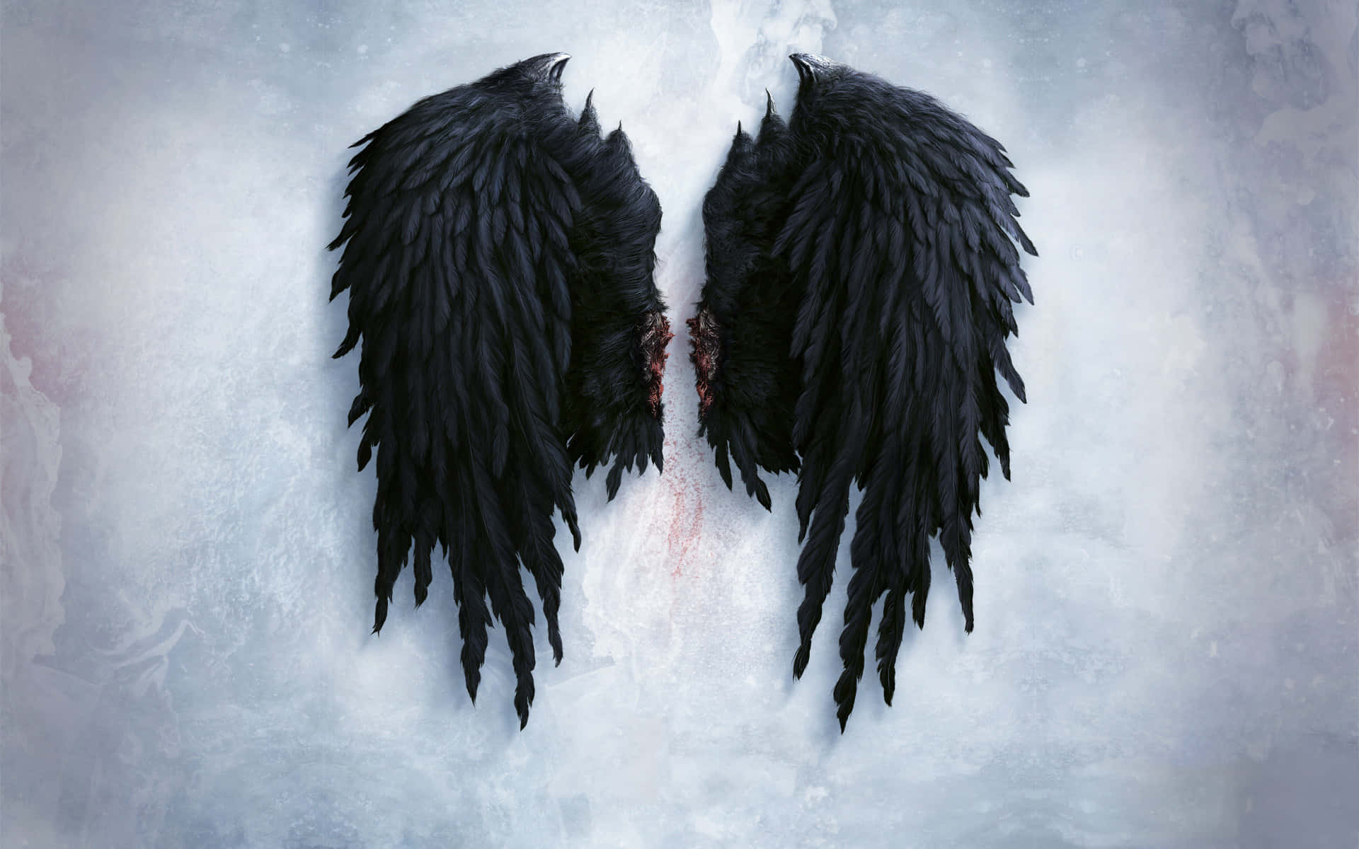 Wings 桌布 壁紙 — 一對大型黑色羽毛翅膀，中央有血跡裂縫，背景為霜灰色。
