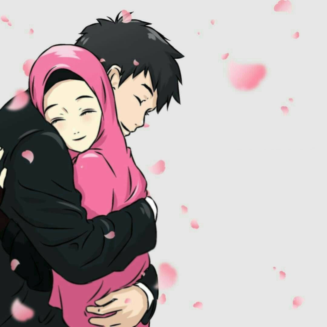 muslim 桌布 壁紙 — 一對年輕情侶以溫柔的動漫風格擁抱，粉紅花瓣在他們周圍飄落，背景是柔和的灰色。