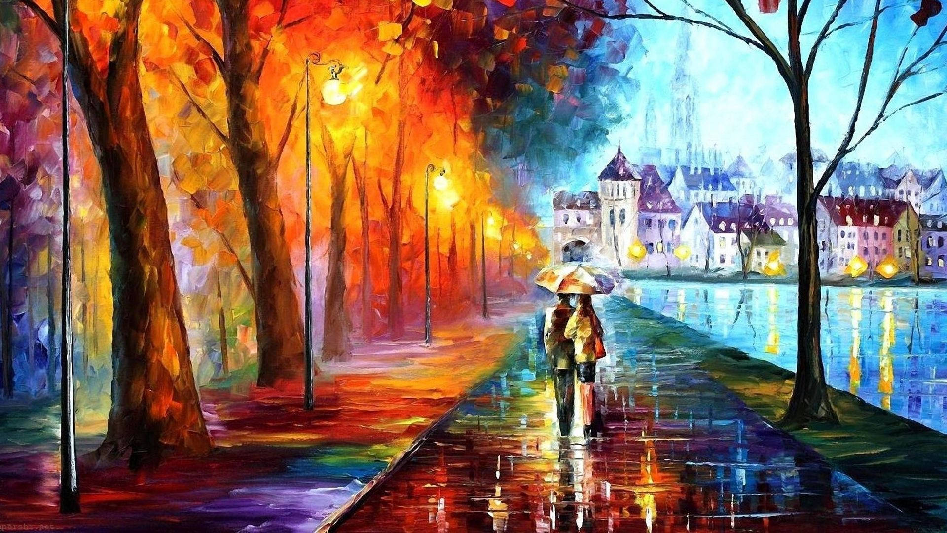 高清 桌布 壁紙 — 一對情侶在歐洲小鎮的雨中，撐著傘沿著一條被雨水打濕的小徑行走，小徑兩旁種滿了秋樹，倒映出鮮豔的色彩。
