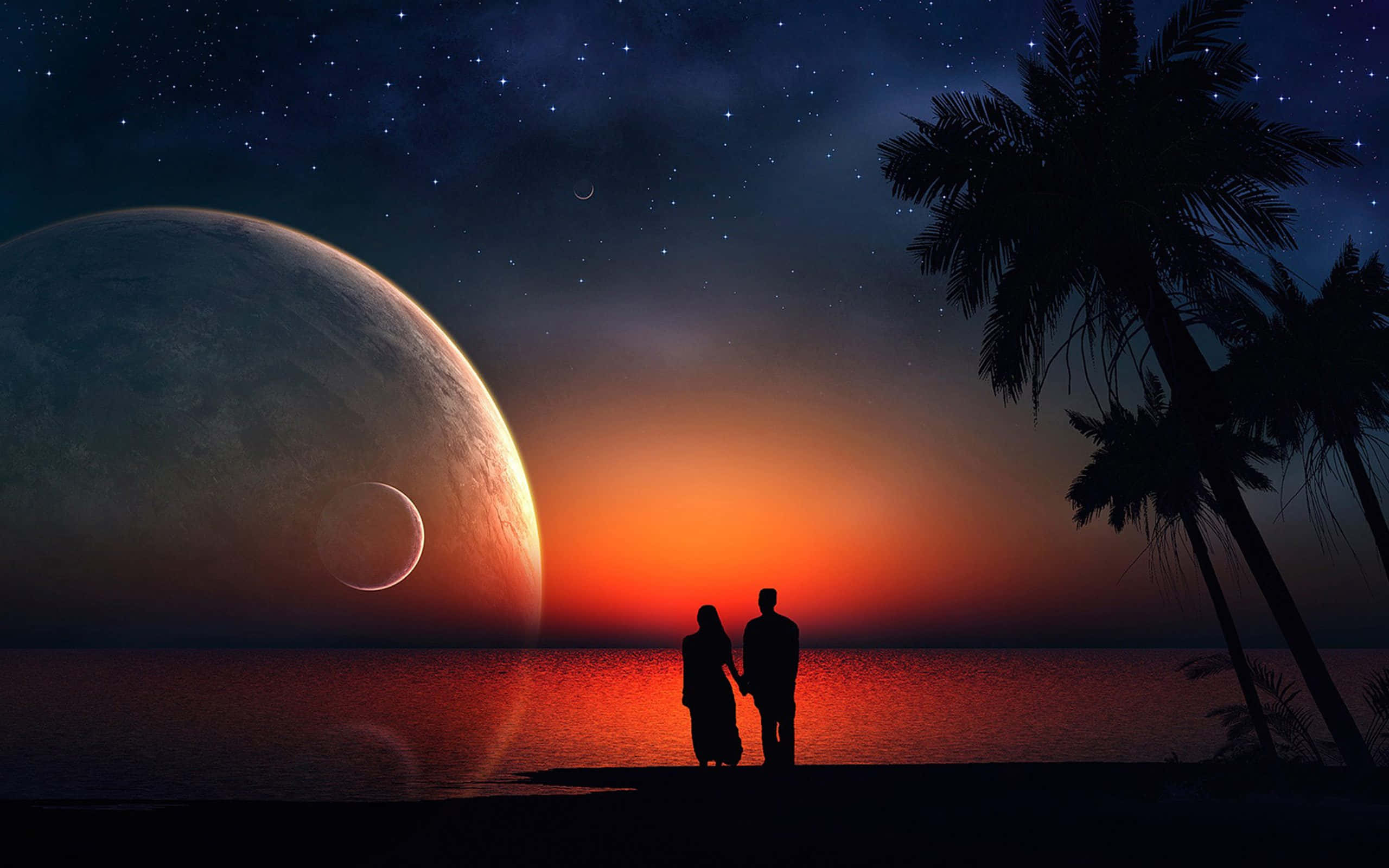 lover 桌布 壁紙 — 一對情侶在海灘上牽手，一顆巨大的行星和彎月從繁星點點的暮色海洋上升起。