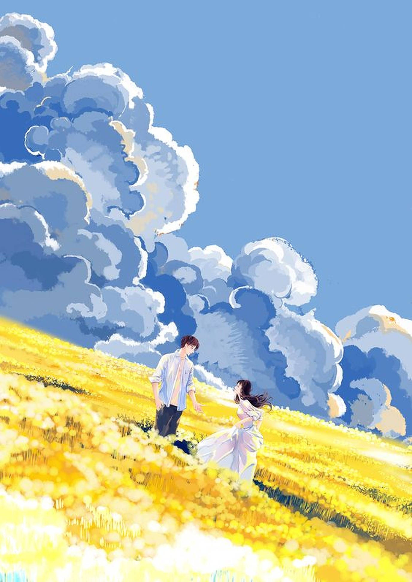 愛情藝術 桌布 壁紙 — 一對情侶在陽光照耀的金色田野中漫步，頭頂是廣闊的藍天和蓬鬆的白雲。
