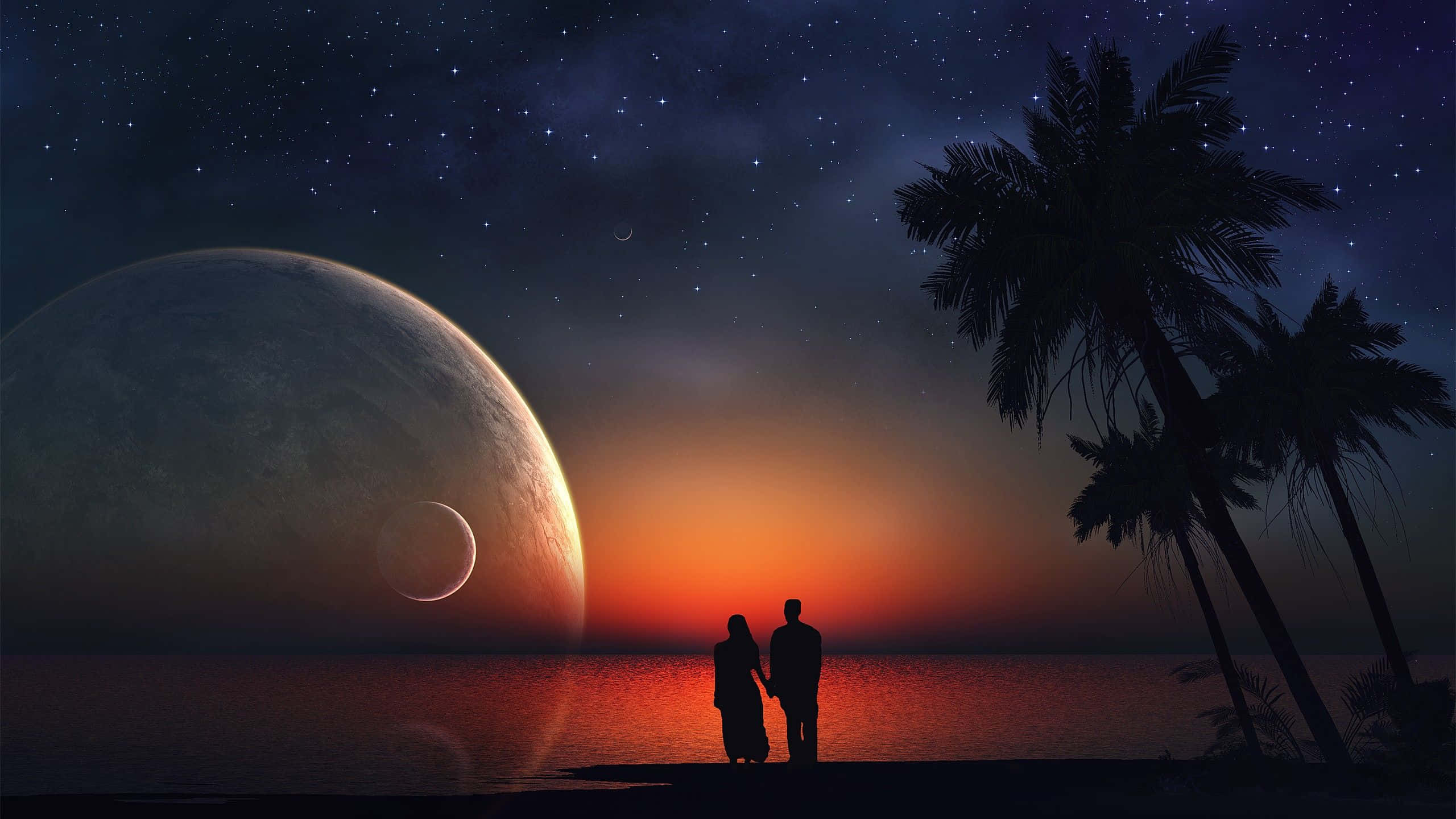 月亮與星星 桌布 壁紙 — 一對情侶在黃昏的海灘上牽手，一輪巨大的月亮和彎月從星空下的海洋升起。