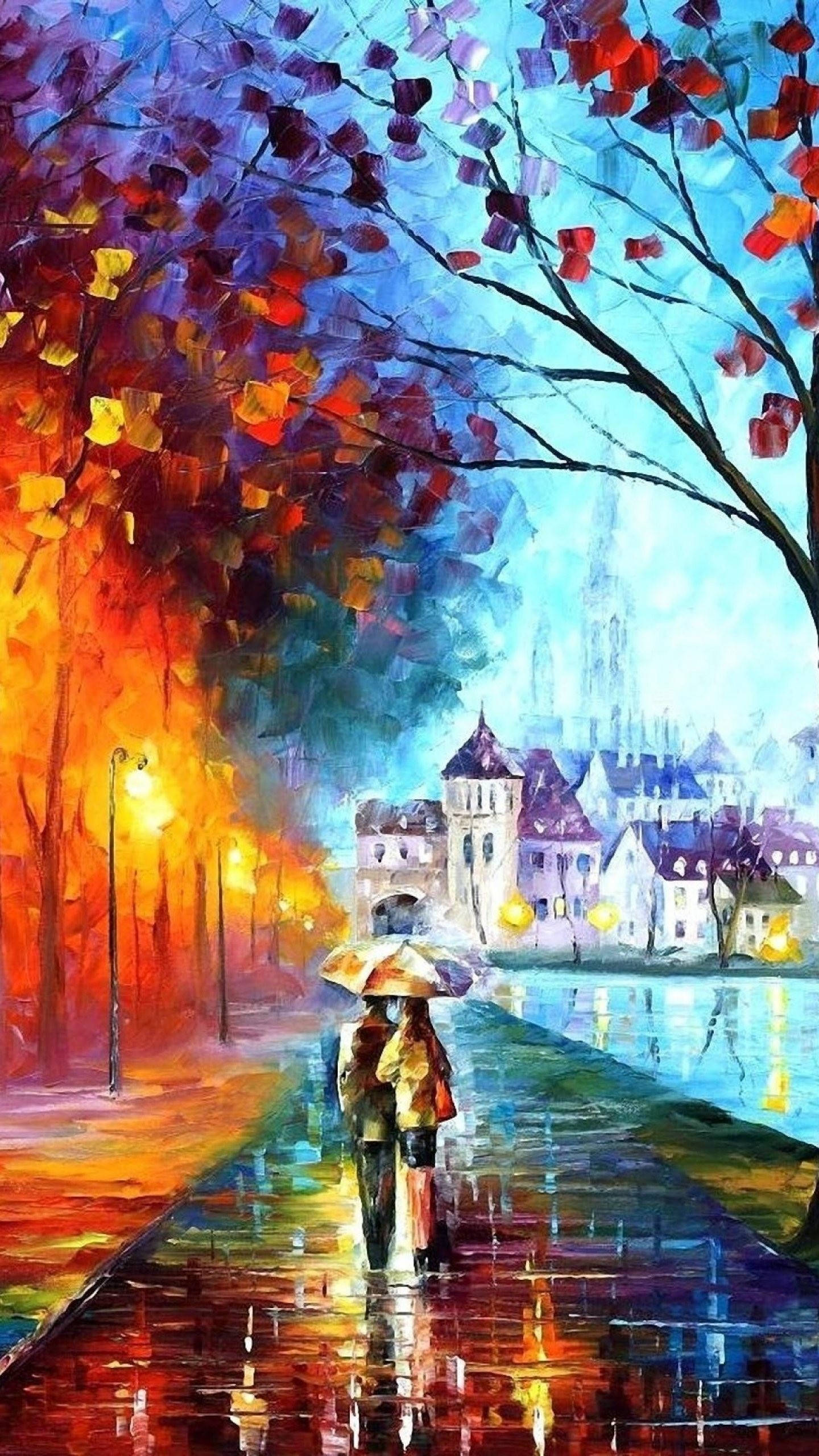 藝術 桌布 壁紙 — 一對情侶撐著傘走在雨濕的街道上，兩旁是秋天的樹木，在溫暖的路燈下倒映在水窪中。